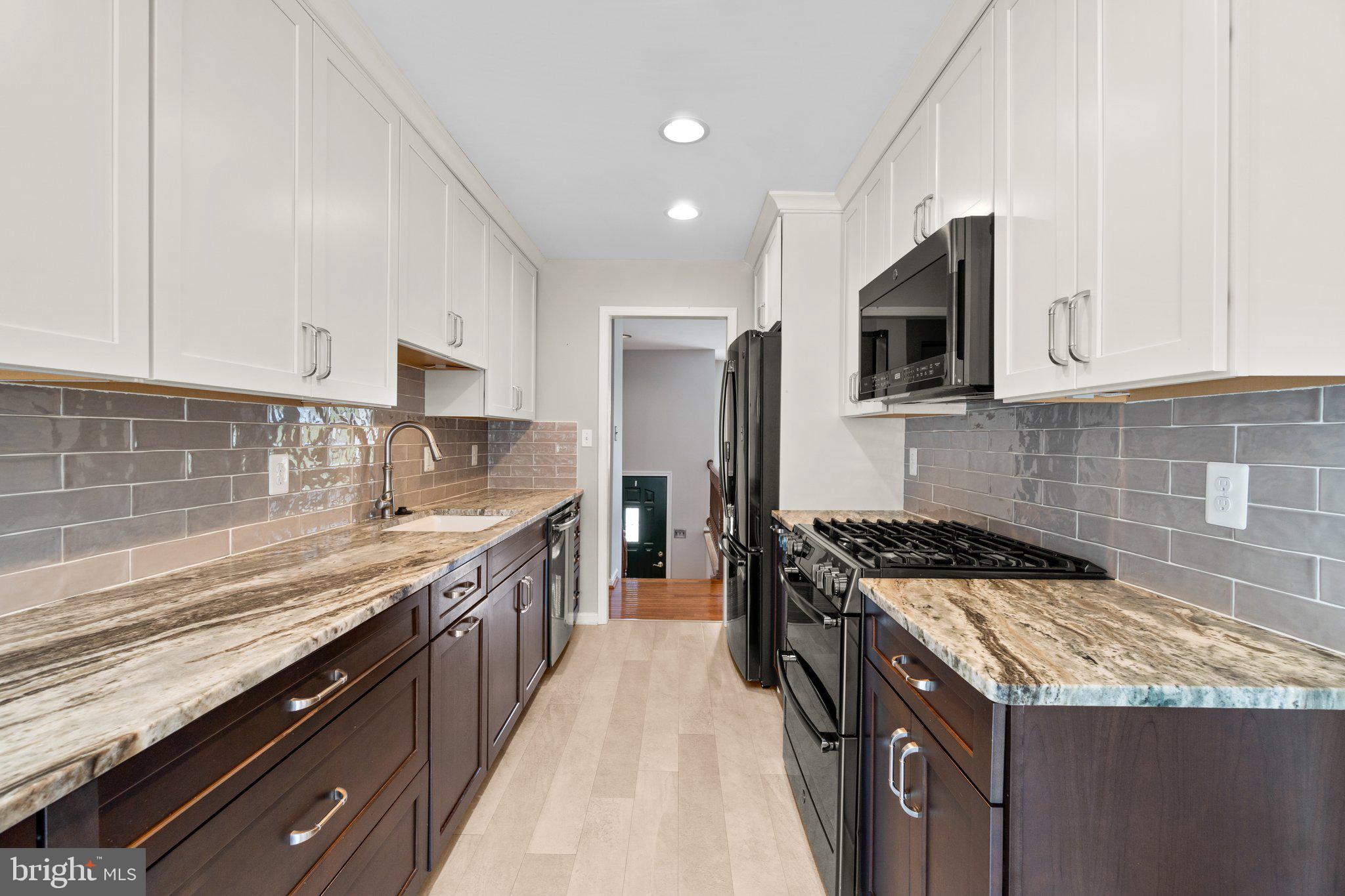 10023 Autumn View Ln