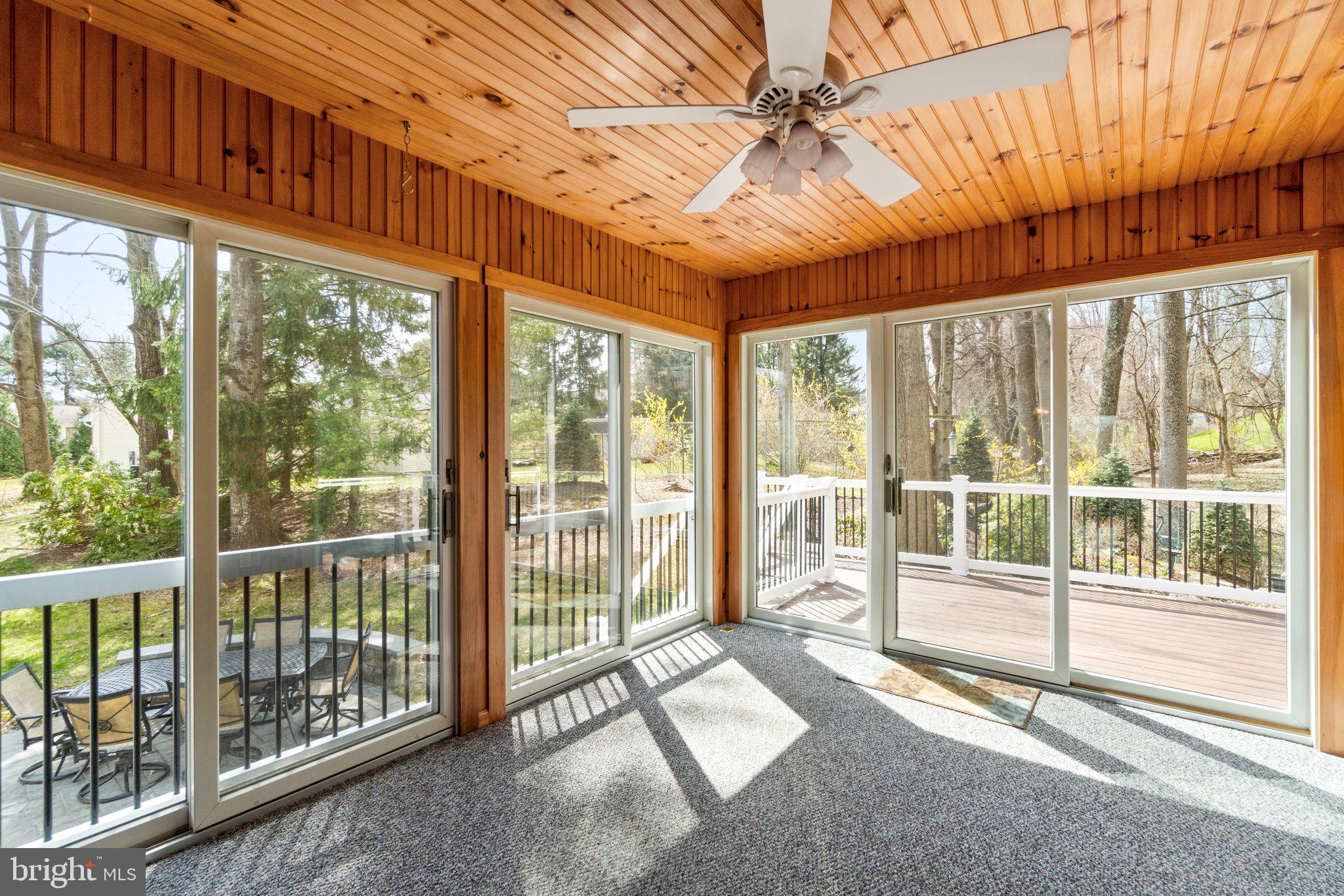 10023 Autumn View Ln