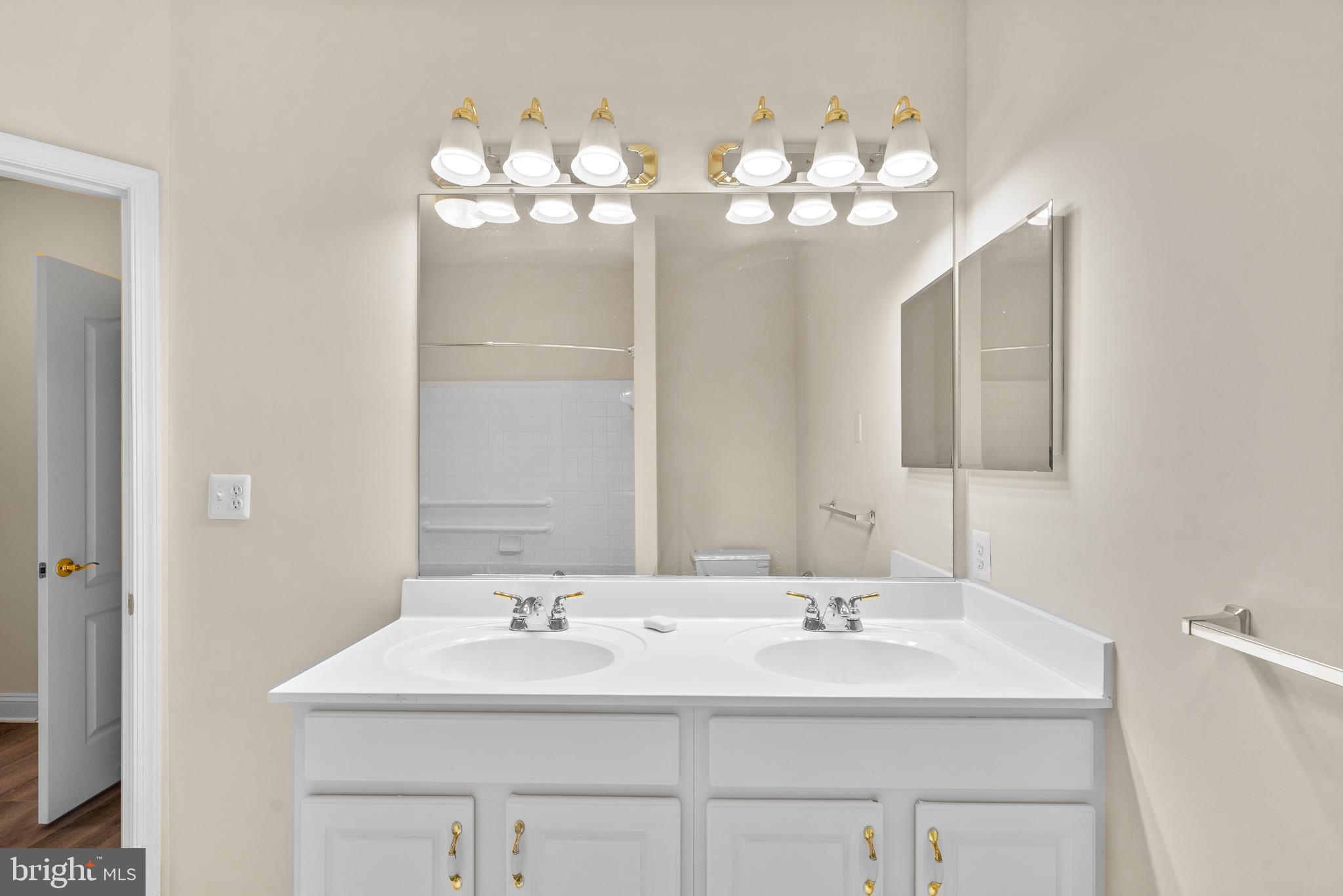 2130 Ganton Green Grn #201