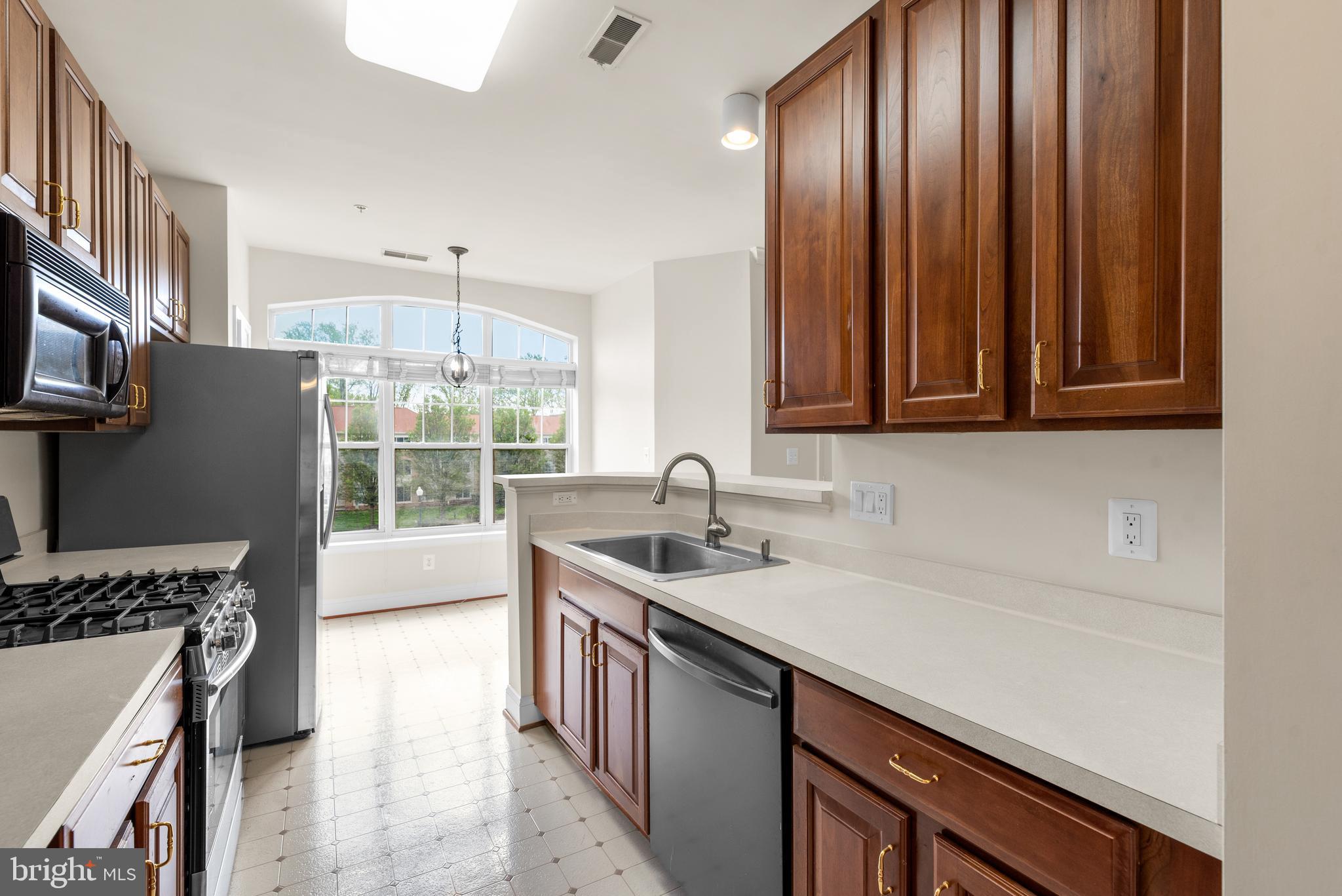 2130 Ganton Green Grn #201