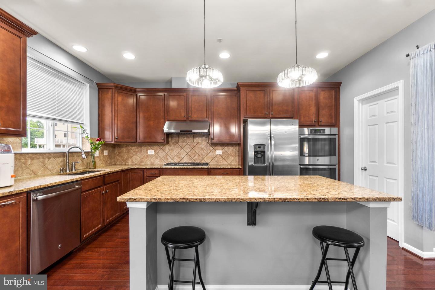 2909 Burrows Ln
