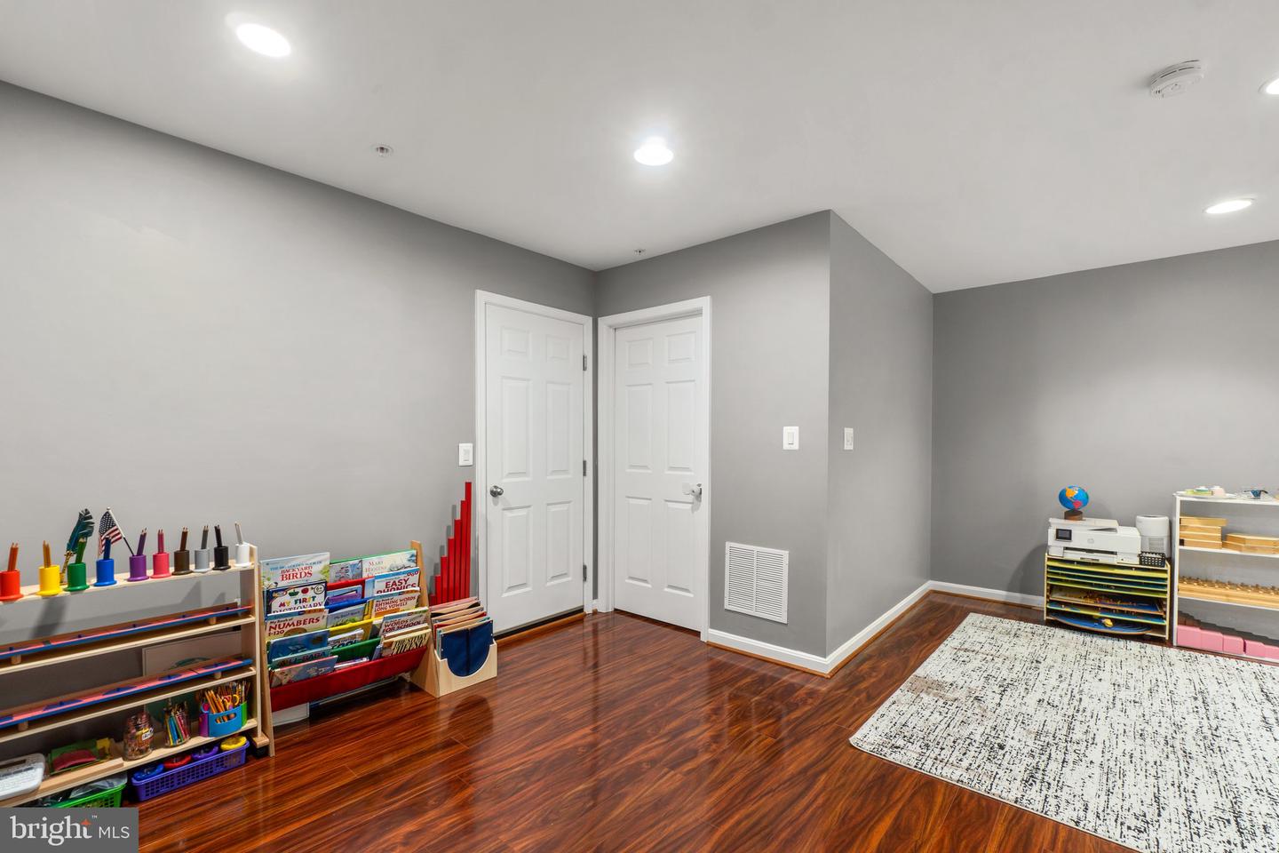 2909 Burrows Ln