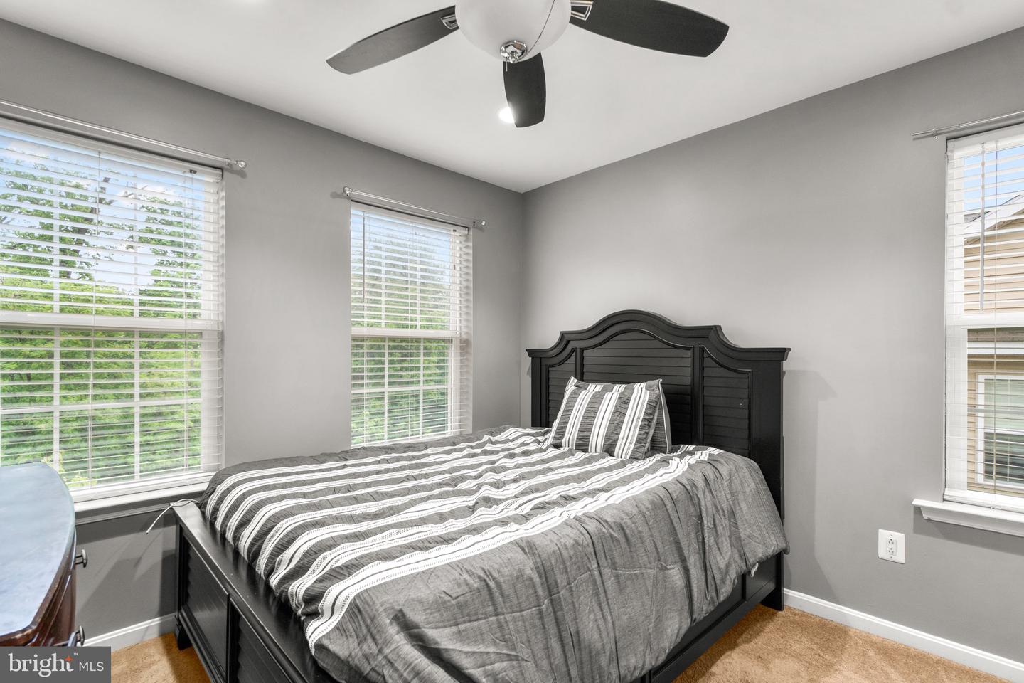 2909 Burrows Ln