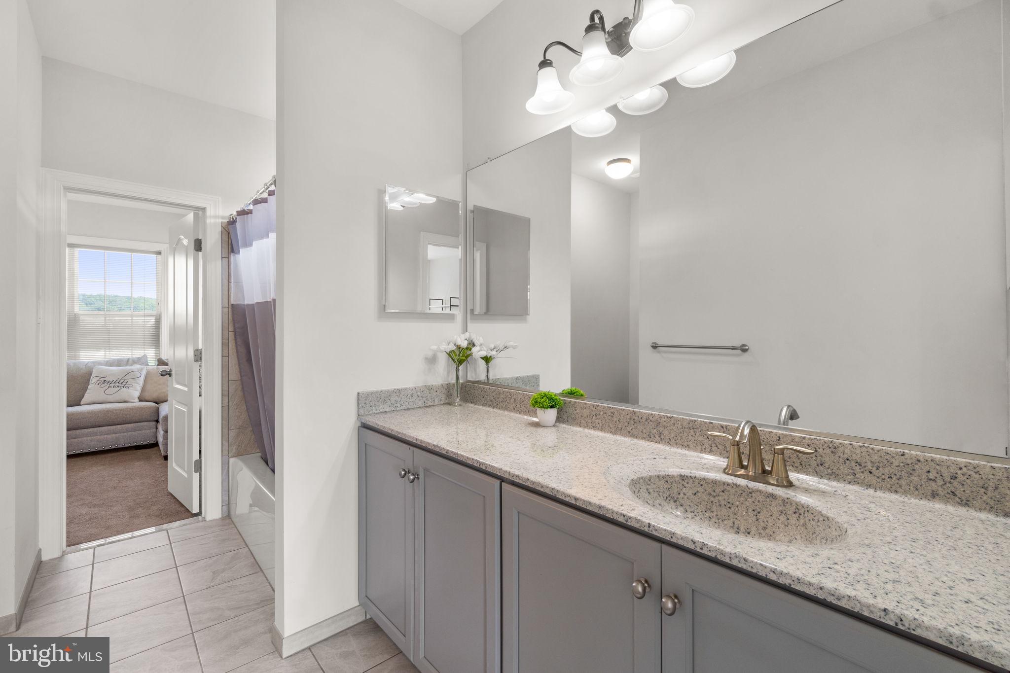 5014 Crape Myrtle Ct