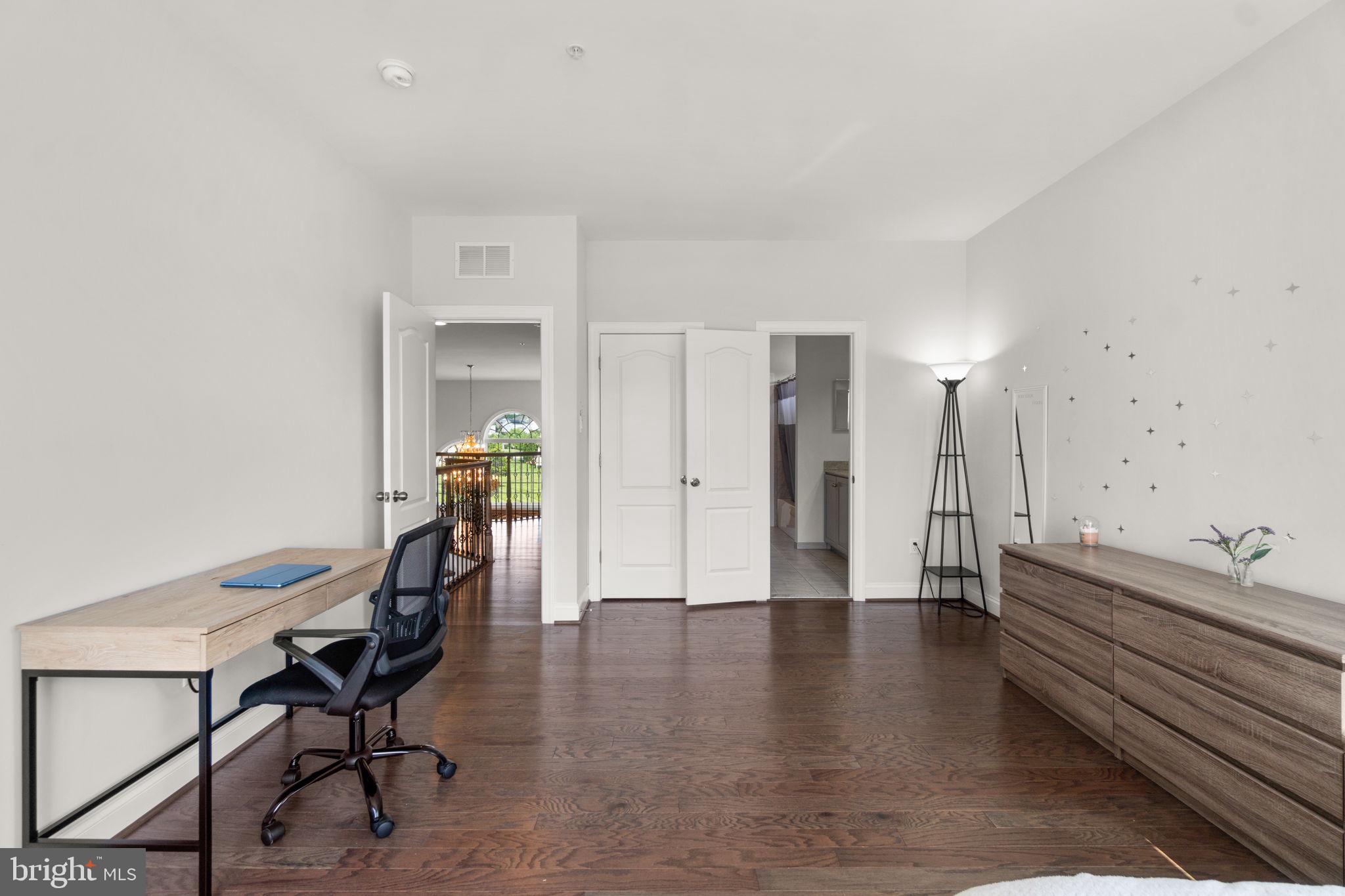 5014 Crape Myrtle Ct