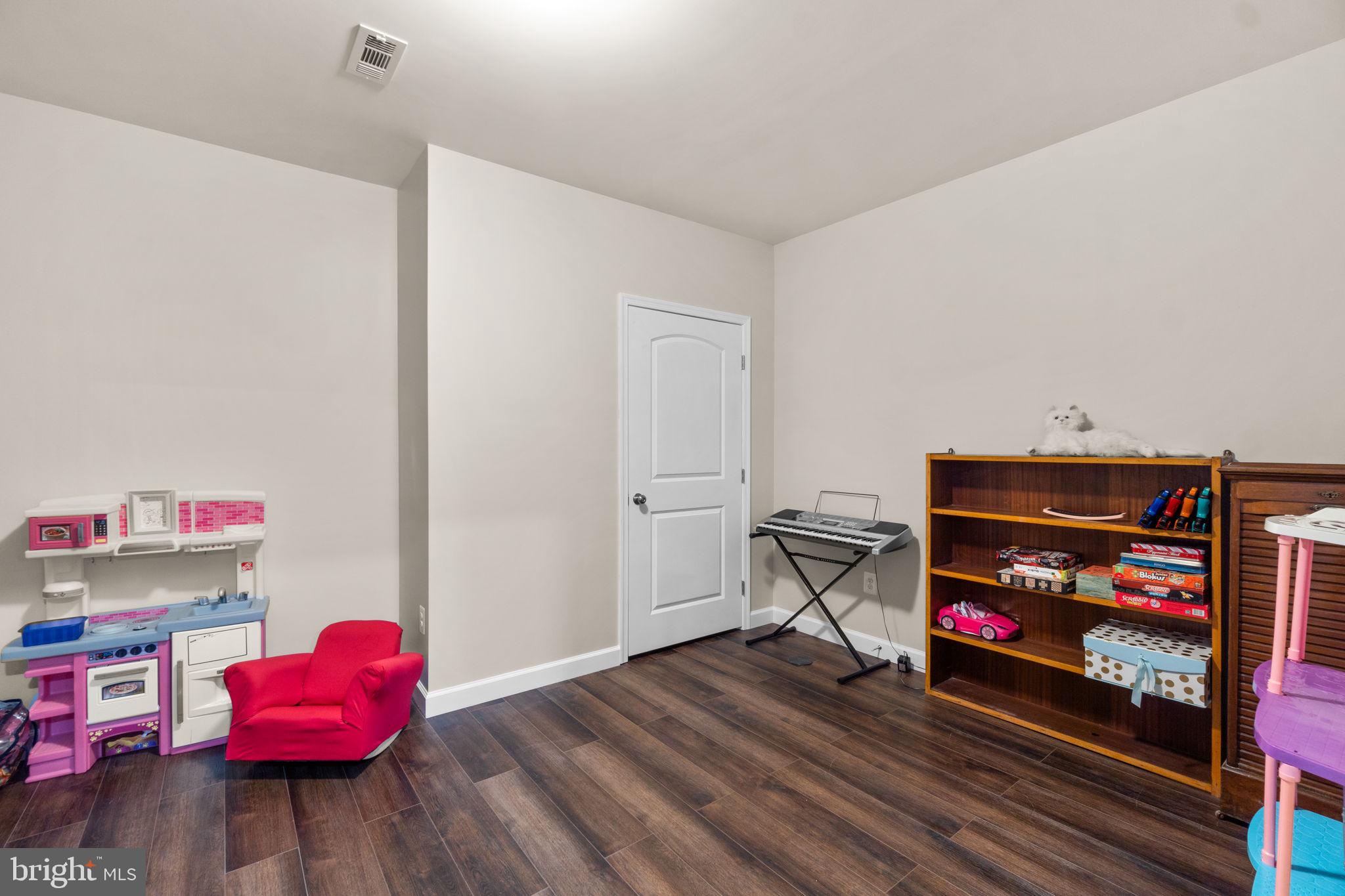 5014 Crape Myrtle Ct