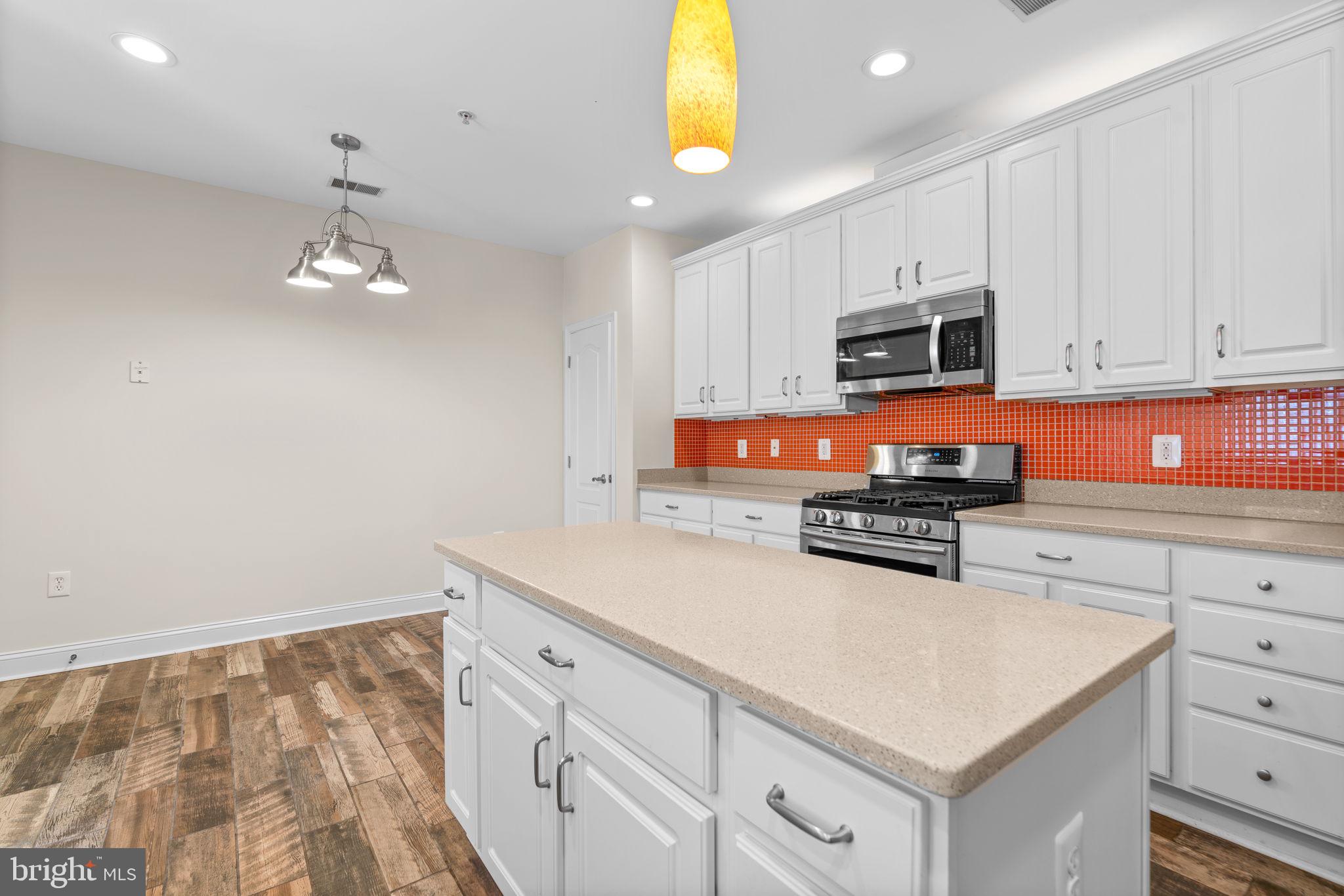 5801 CLIPPER LN #408