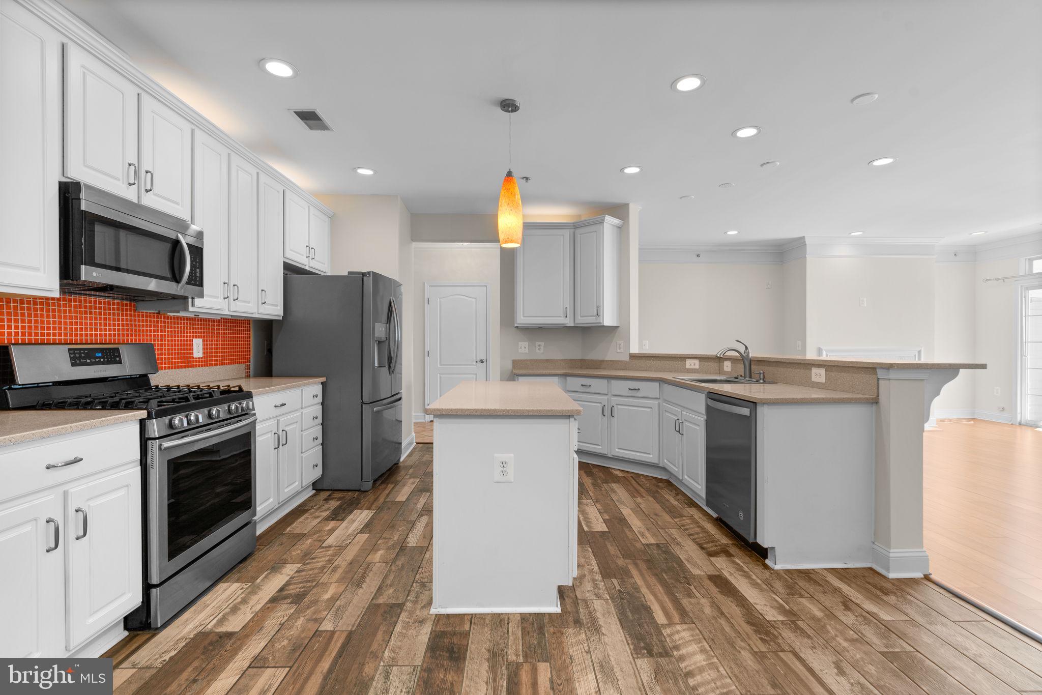 5801 CLIPPER LN #408