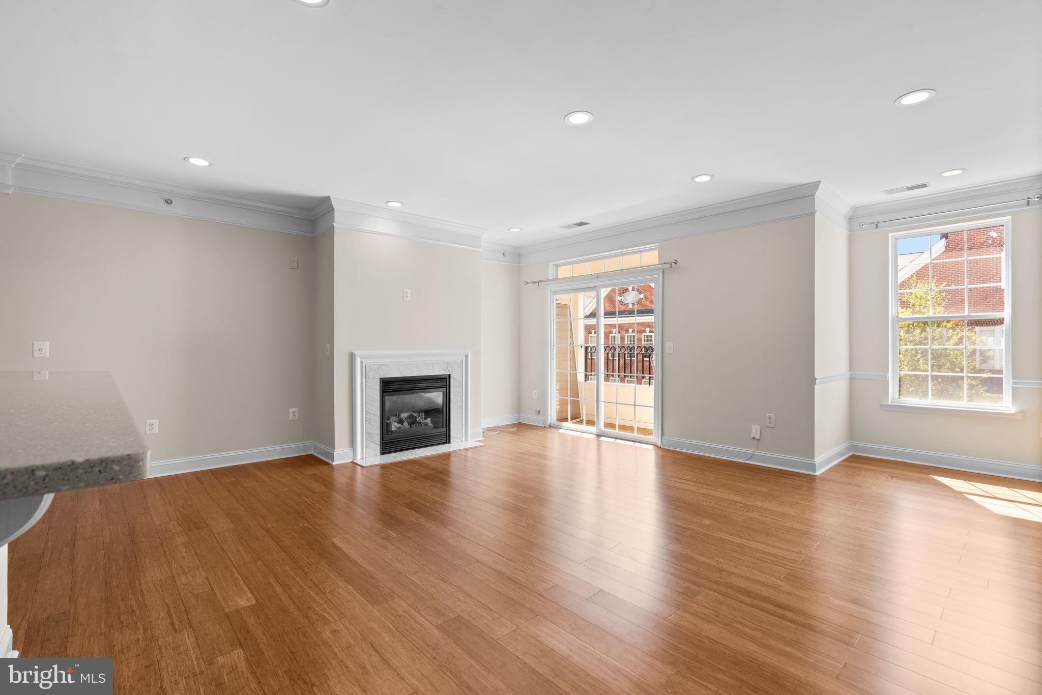 5801 CLIPPER LN #408