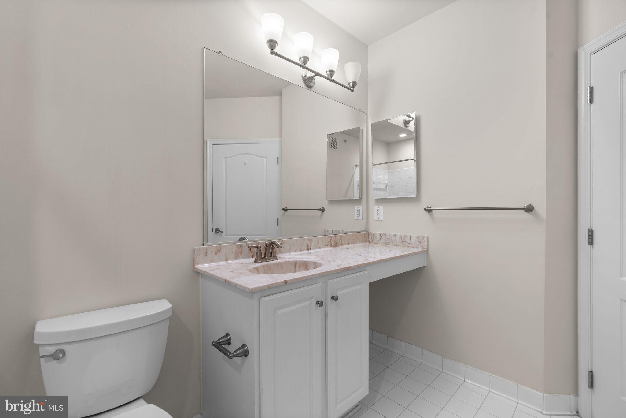 5801 CLIPPER LN #408