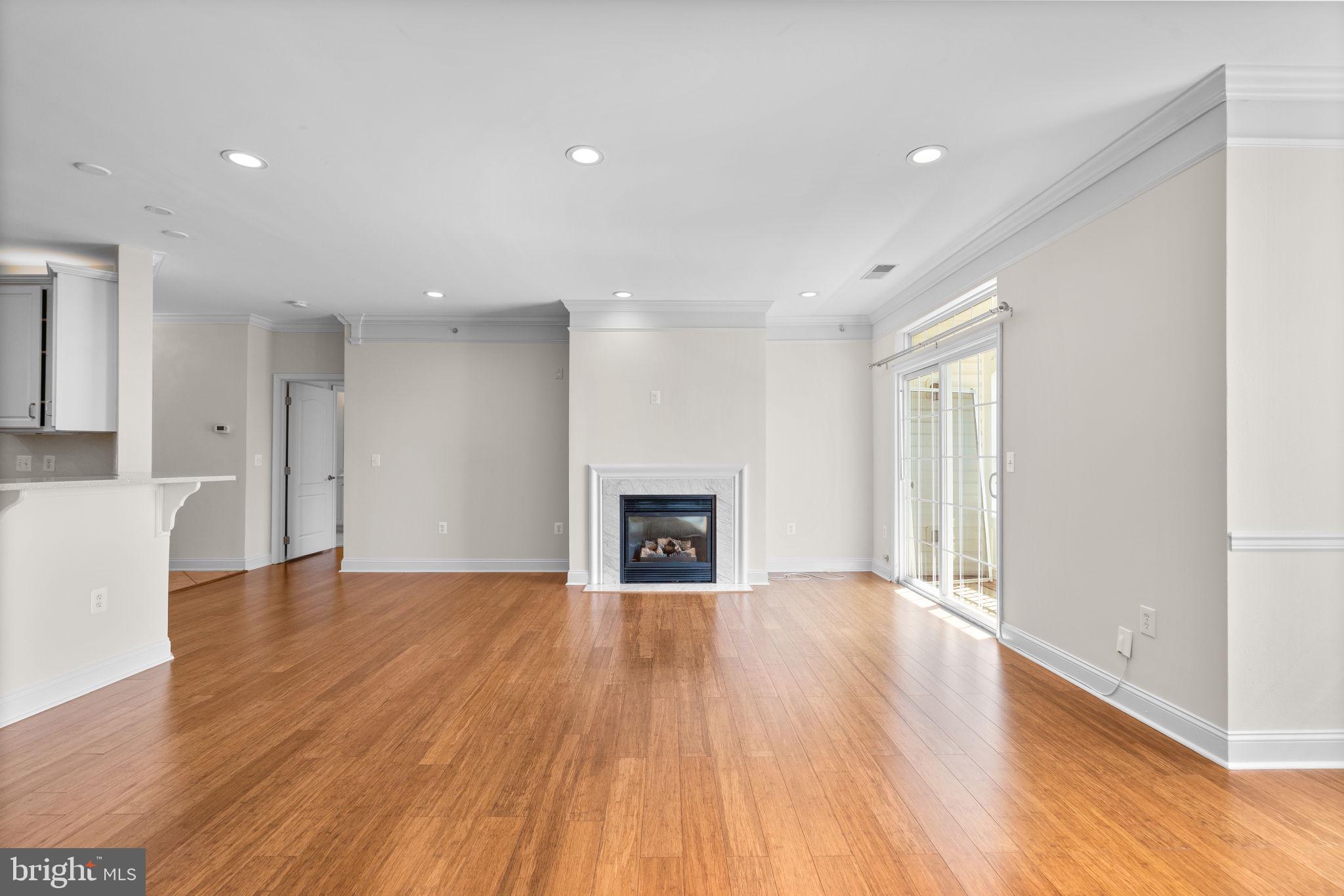 5801 CLIPPER LN #408