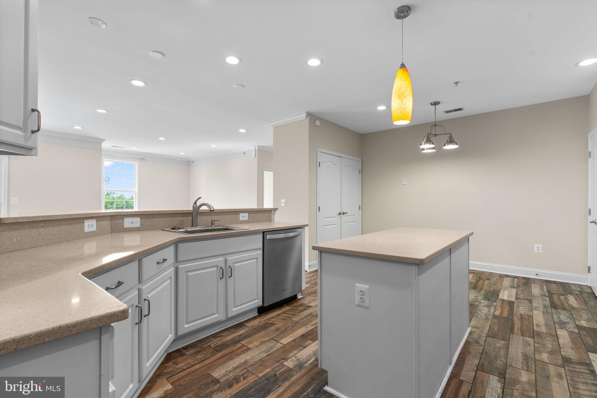 5801 CLIPPER LN #408