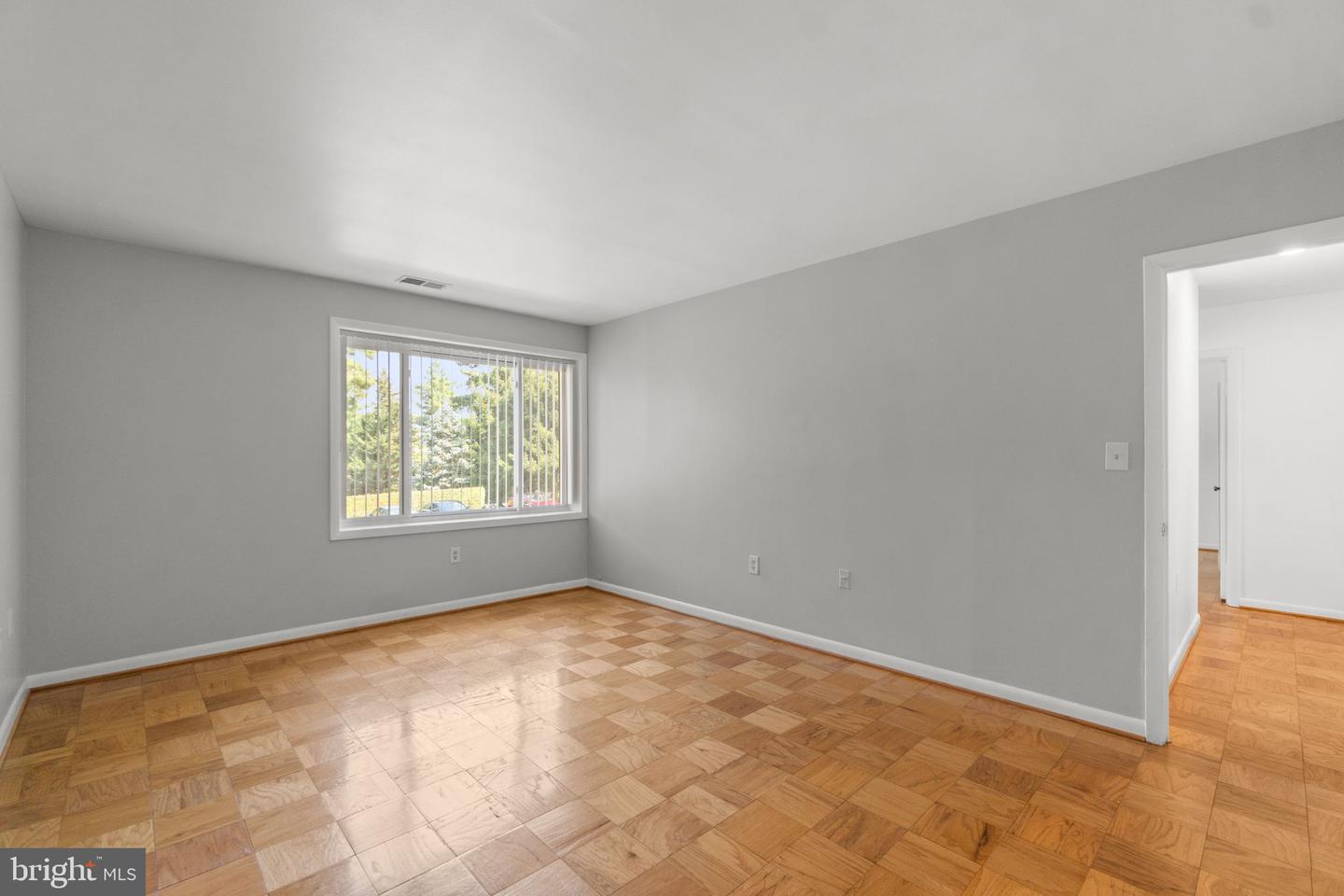 10067 Windstream Dr #4