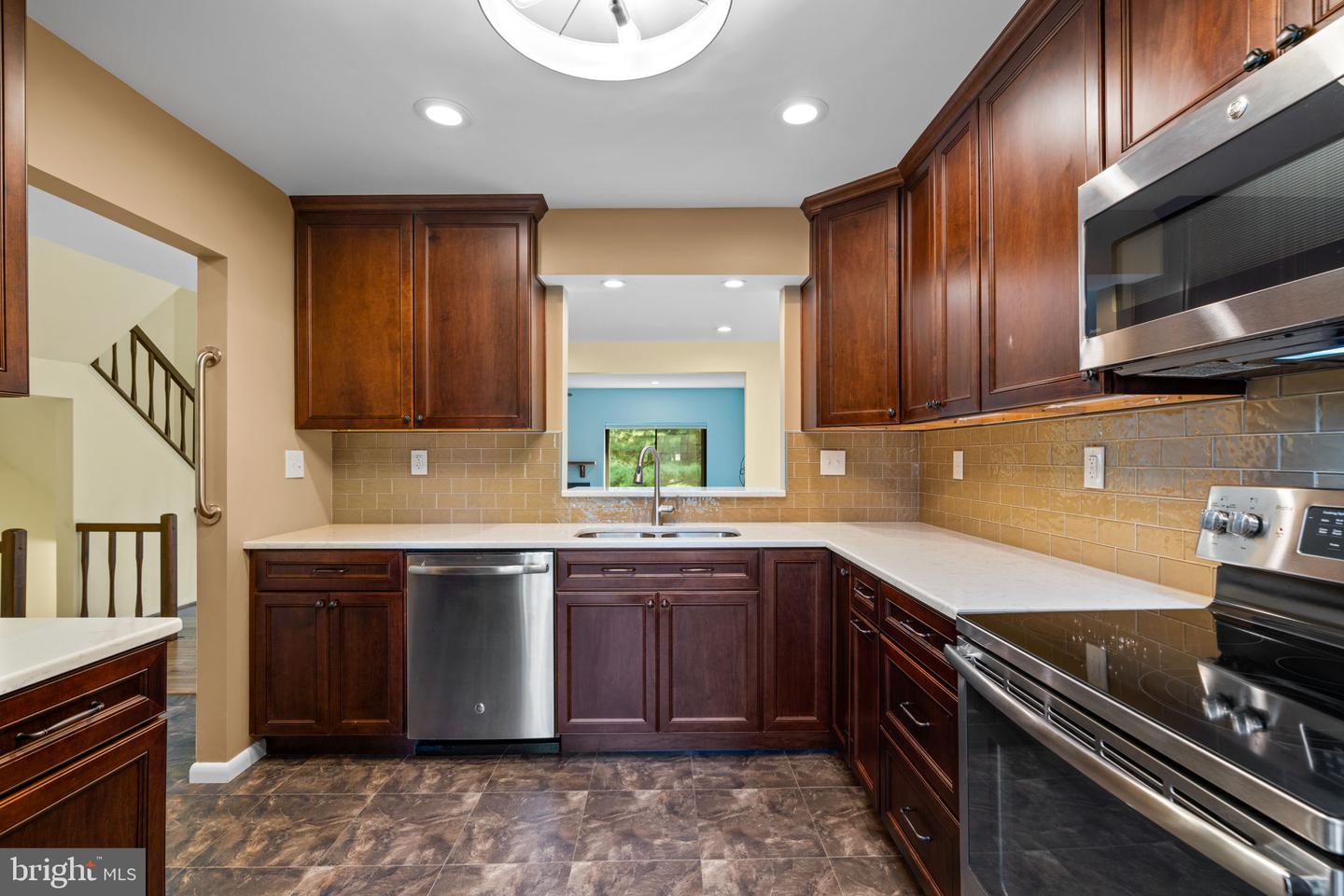 5709 Phelps Luck Dr