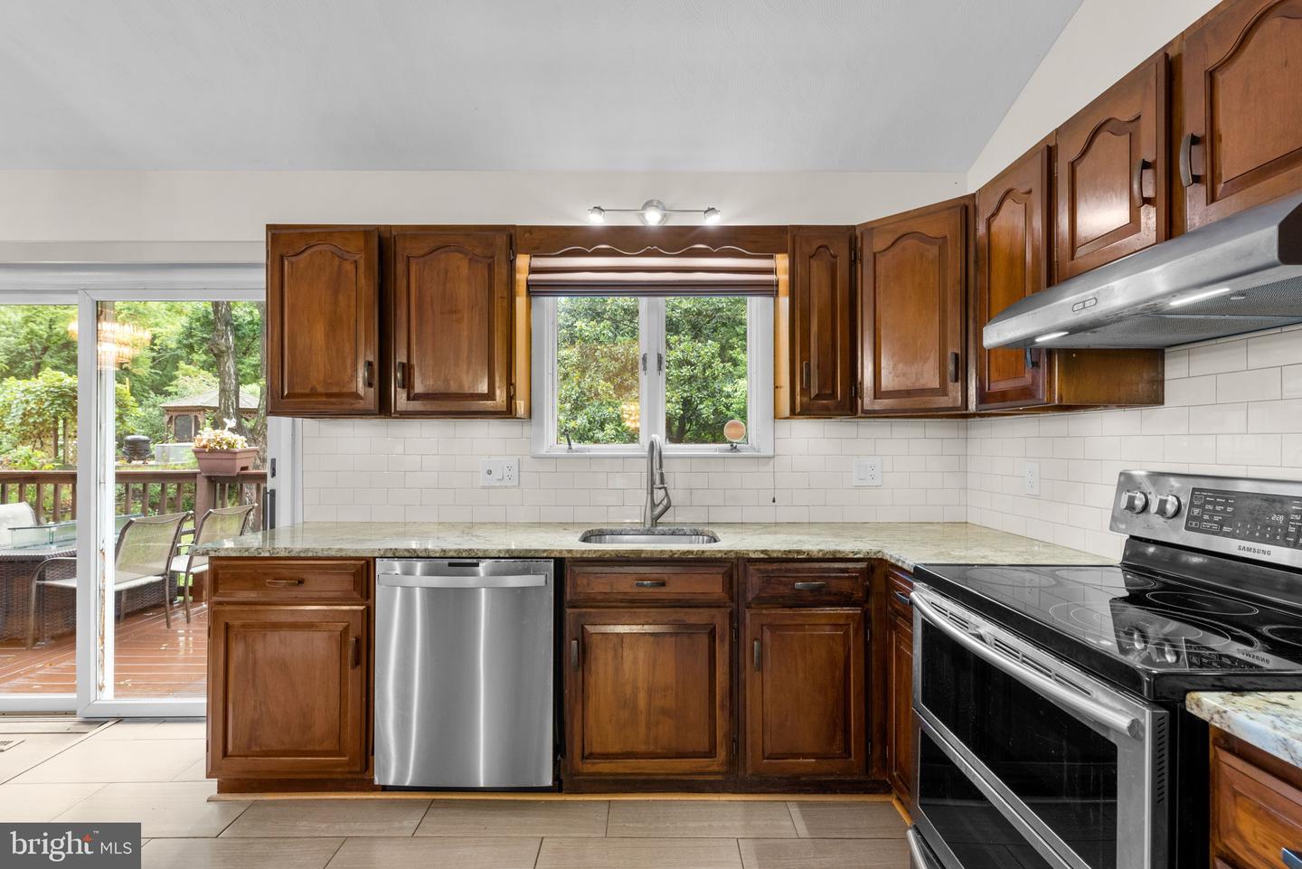 10010 Hyla Brook Rd