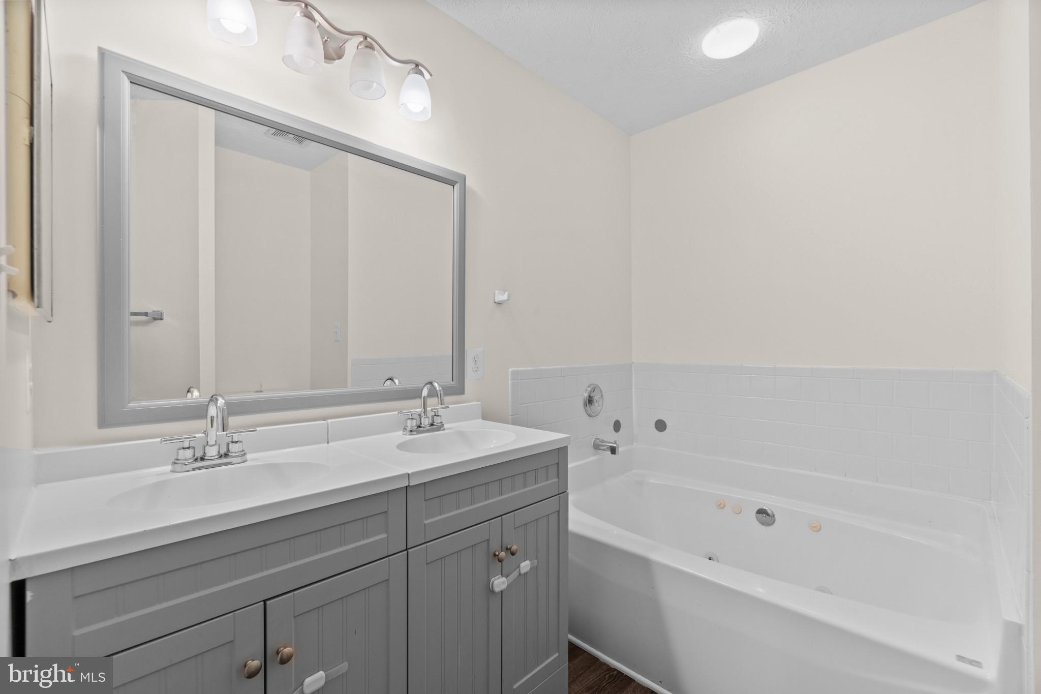 8832 Goose Landing Cir