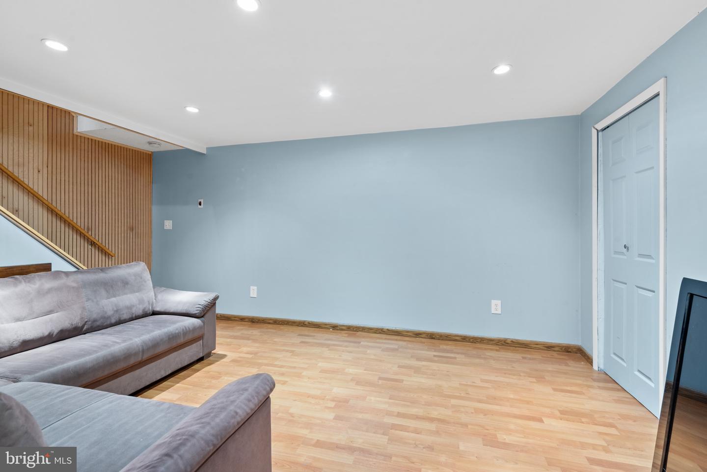 6480 Grommet Dr