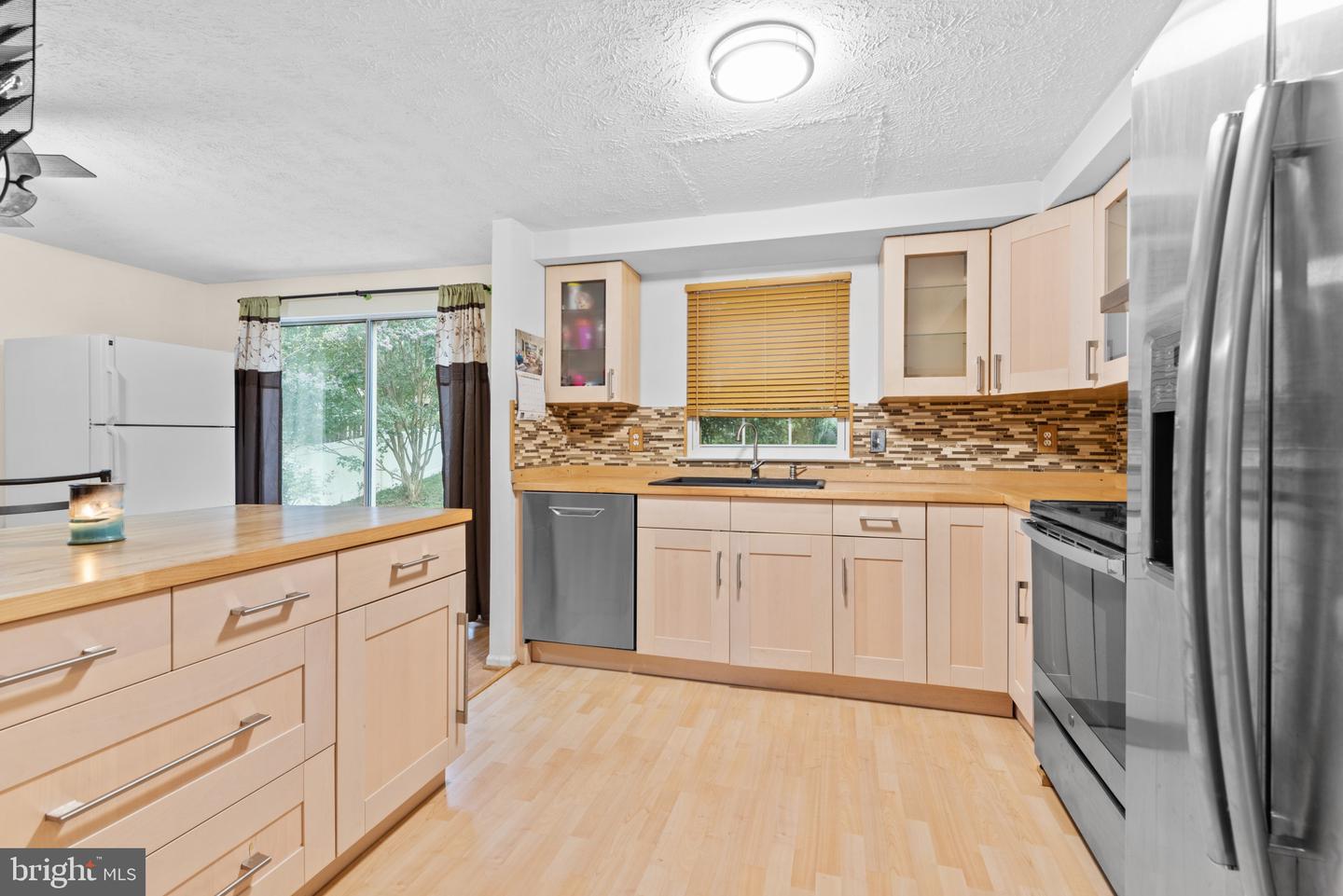 6480 Grommet Dr