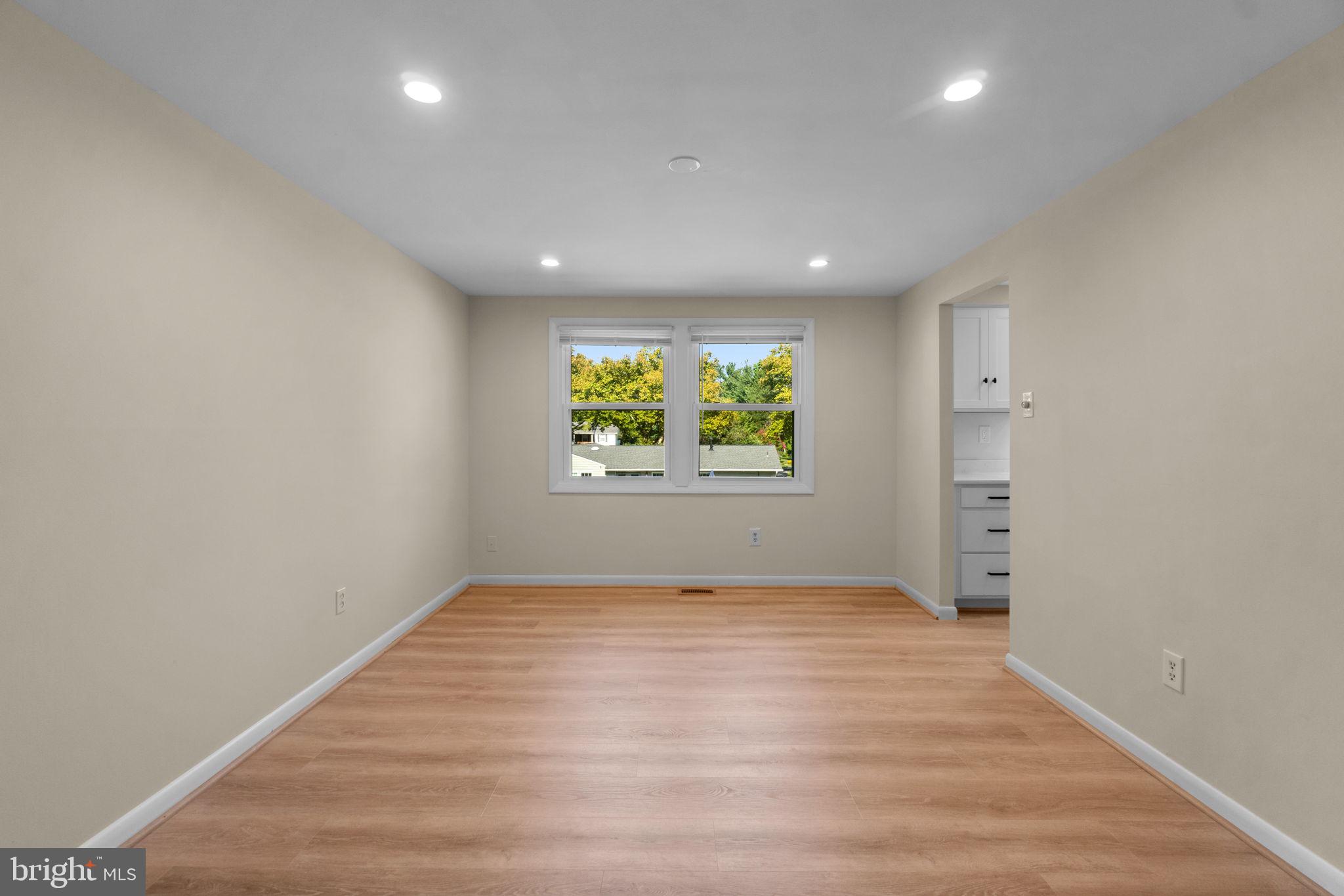 5039 W Running Brook Rd