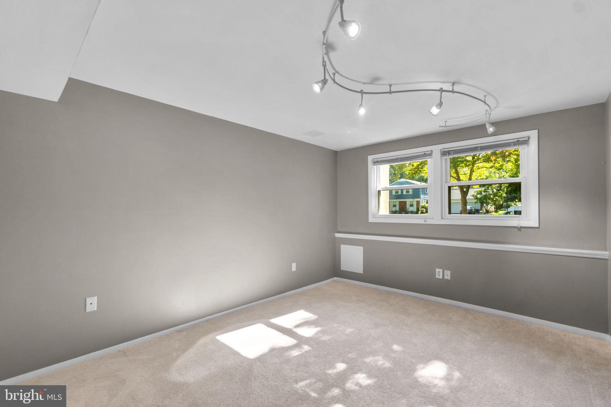 5039 W Running Brook Rd