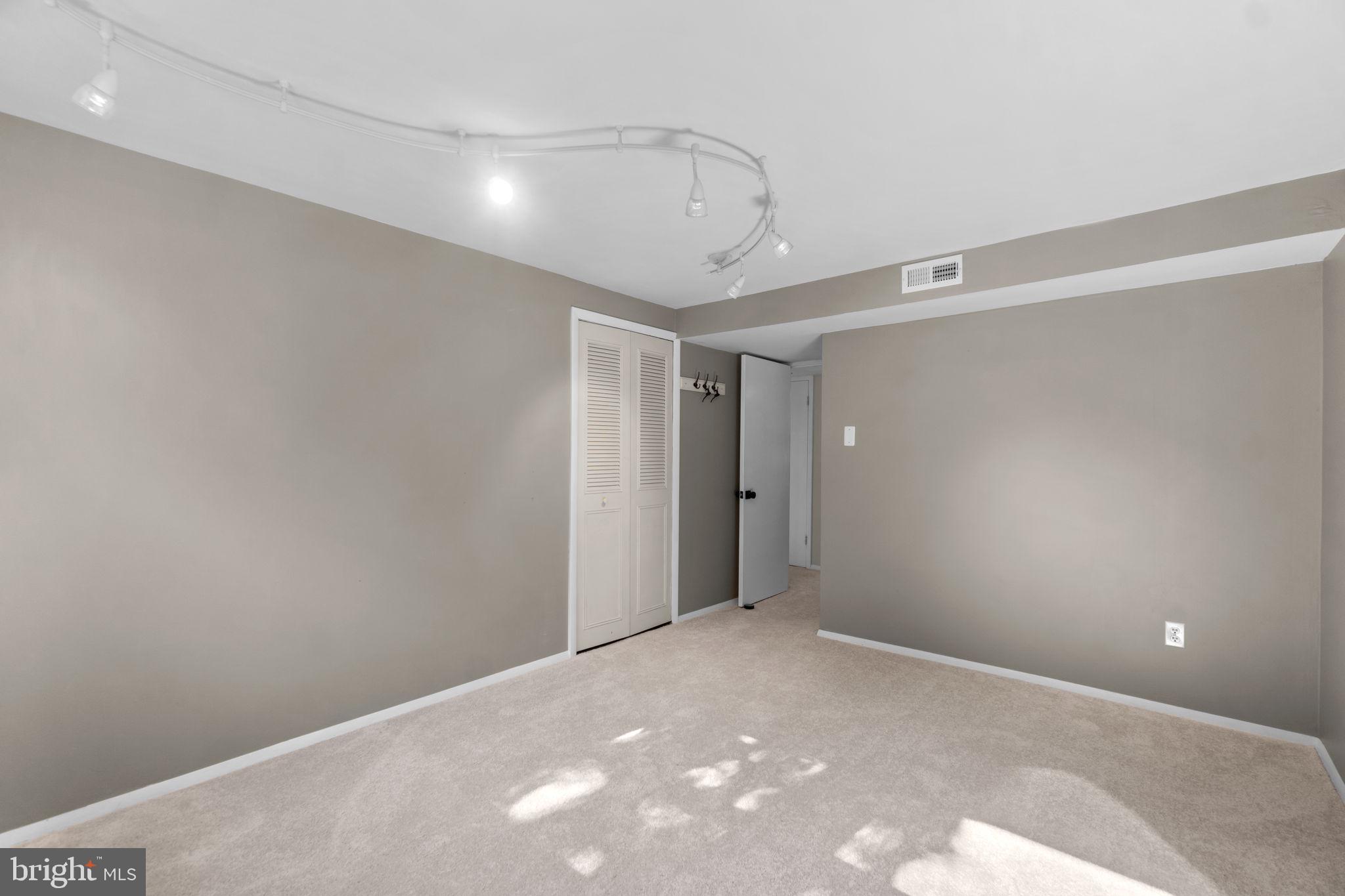 5039 W Running Brook Rd