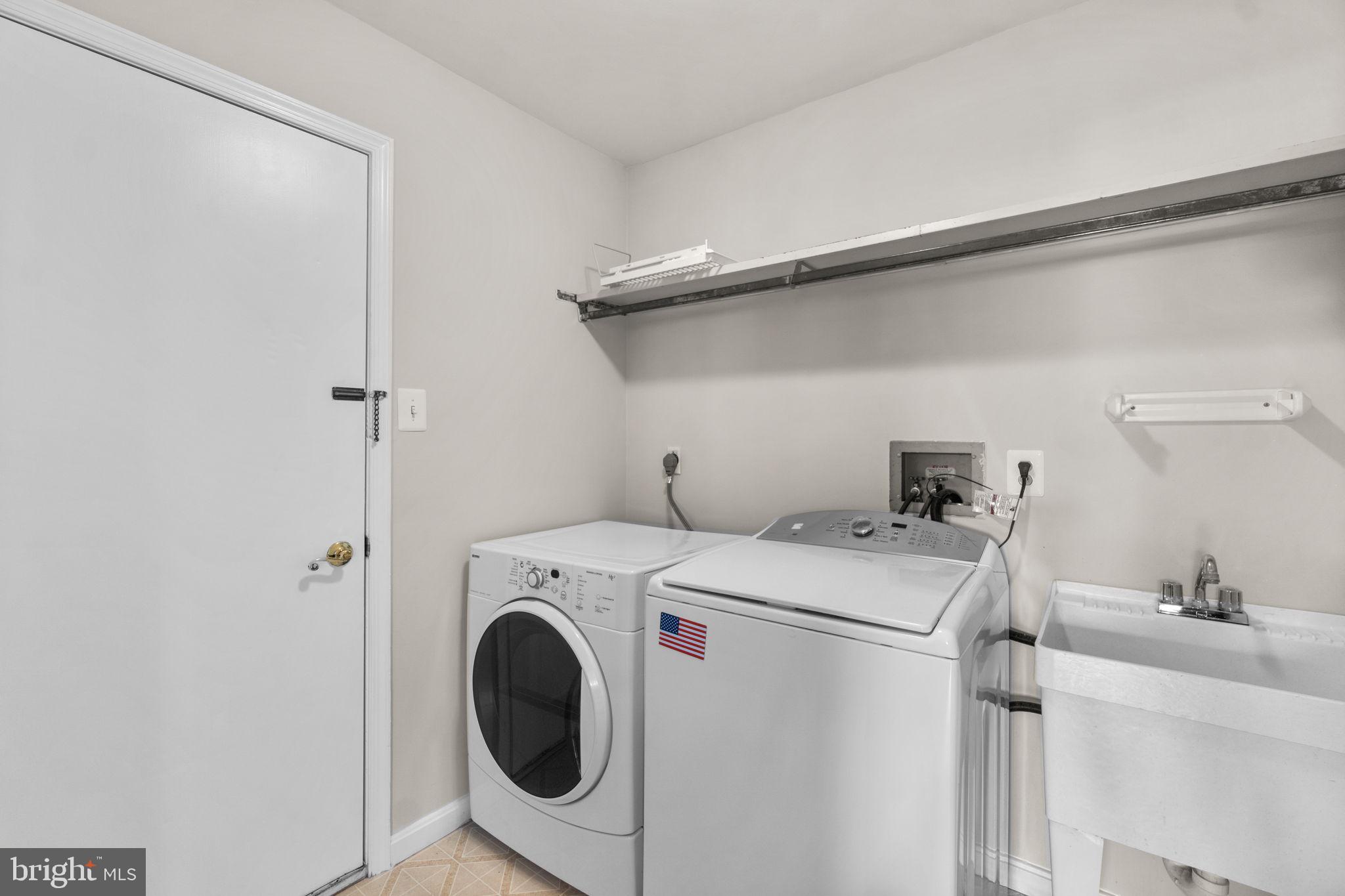 7812 Flagstone Ct NW