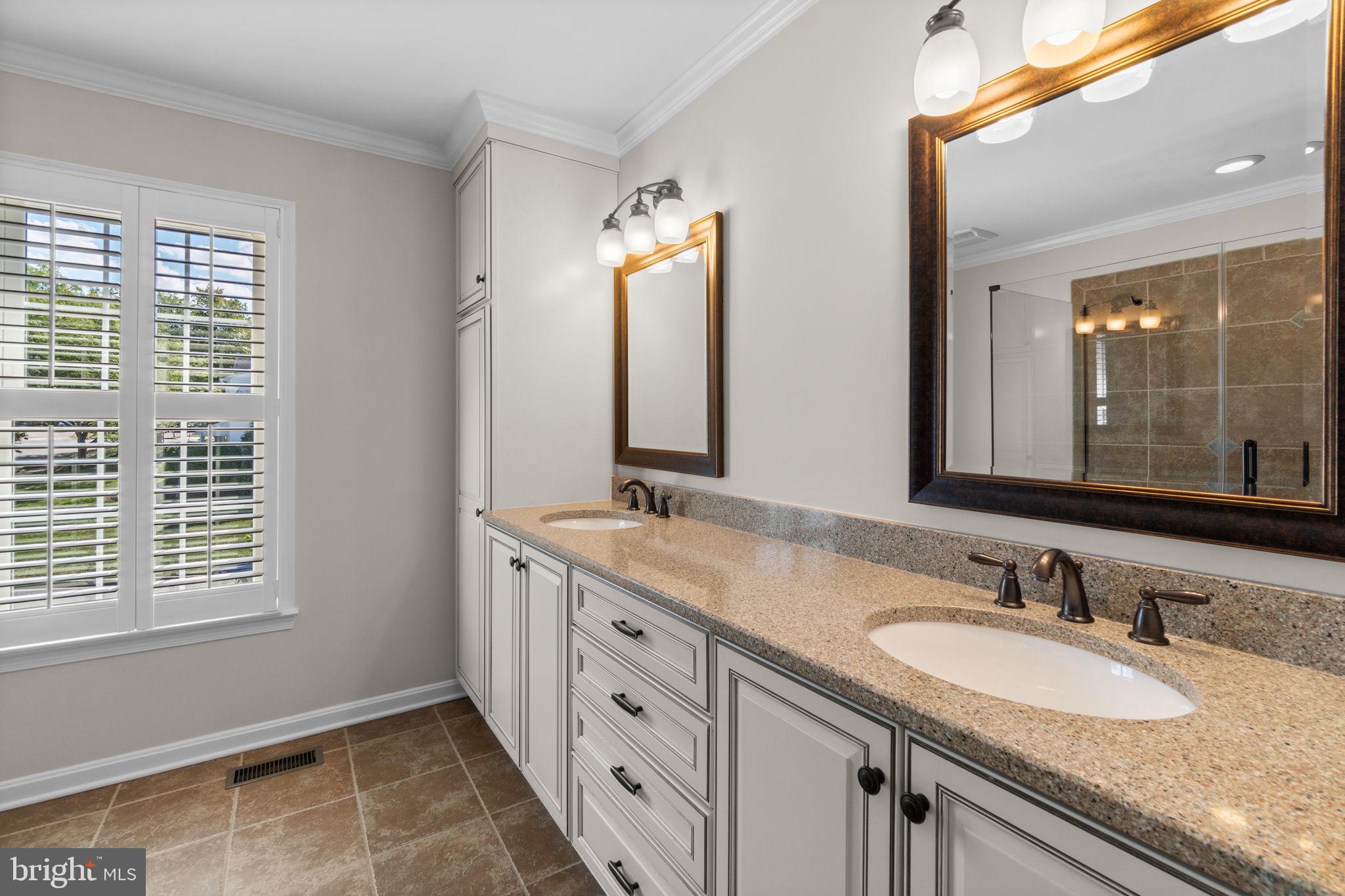 7812 Flagstone Ct NW