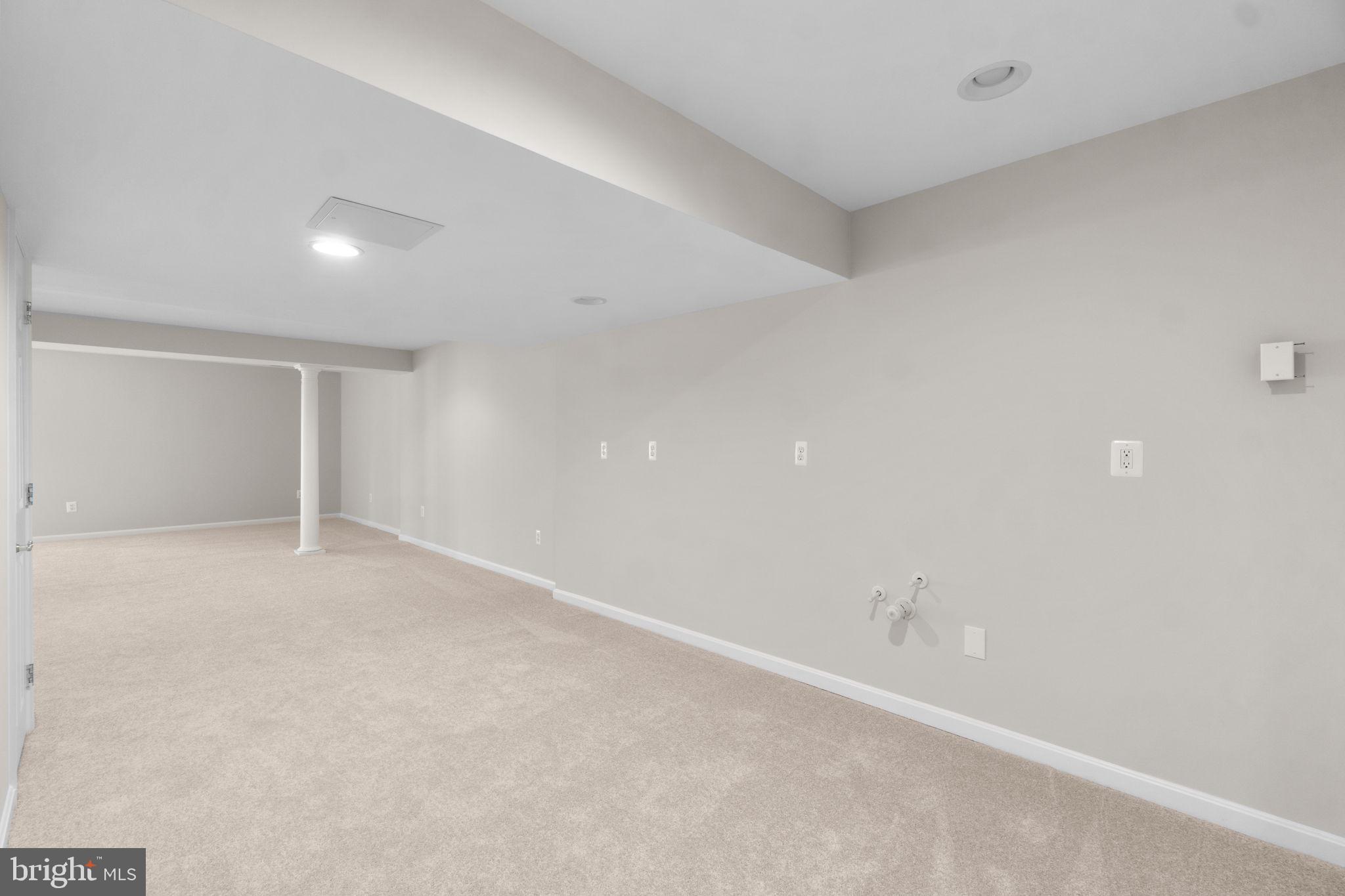 7812 Flagstone Ct NW