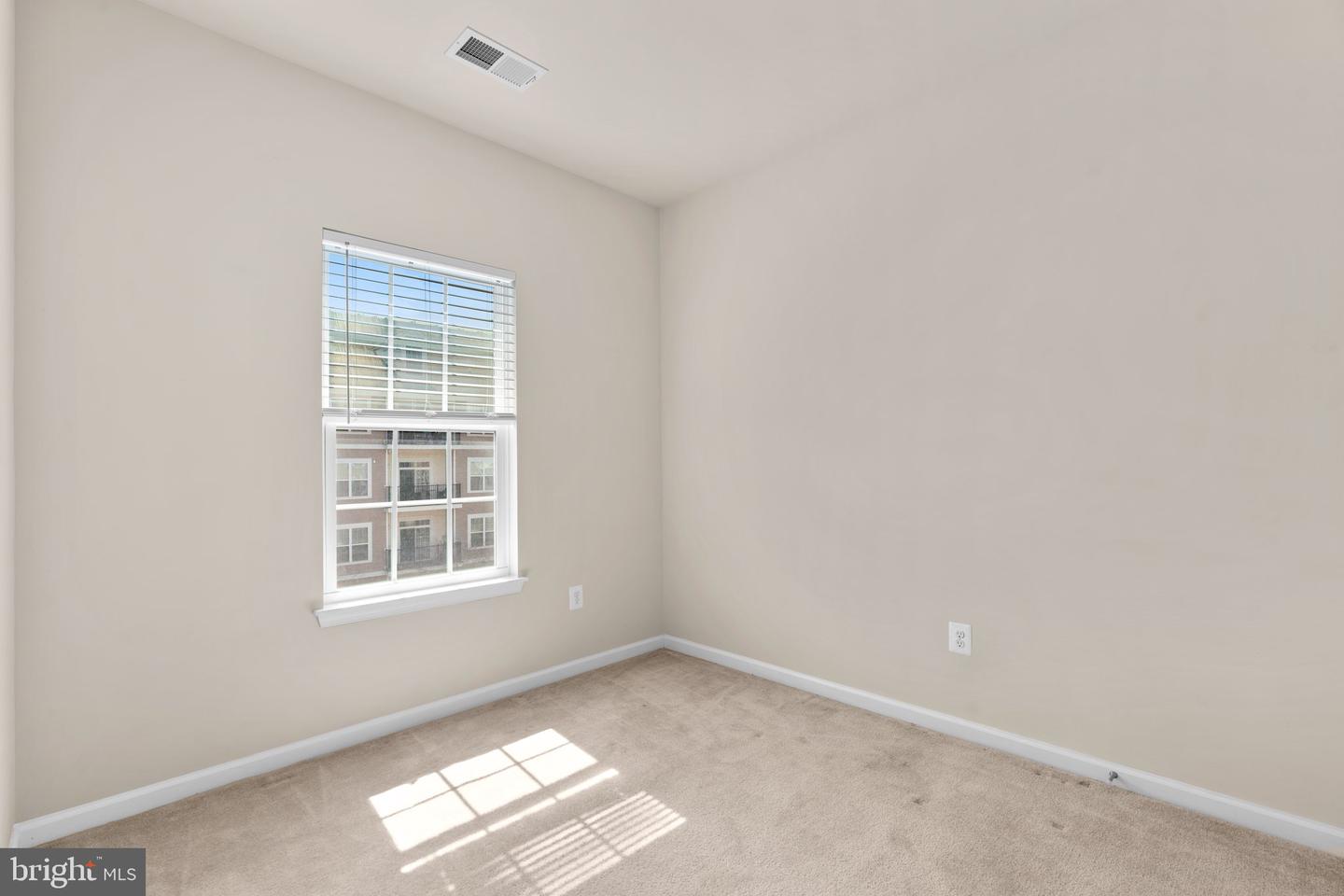 7521 HEARTHSIDE WAY
