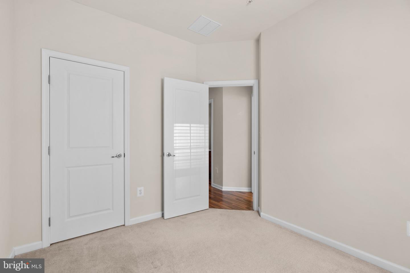 7521 HEARTHSIDE WAY