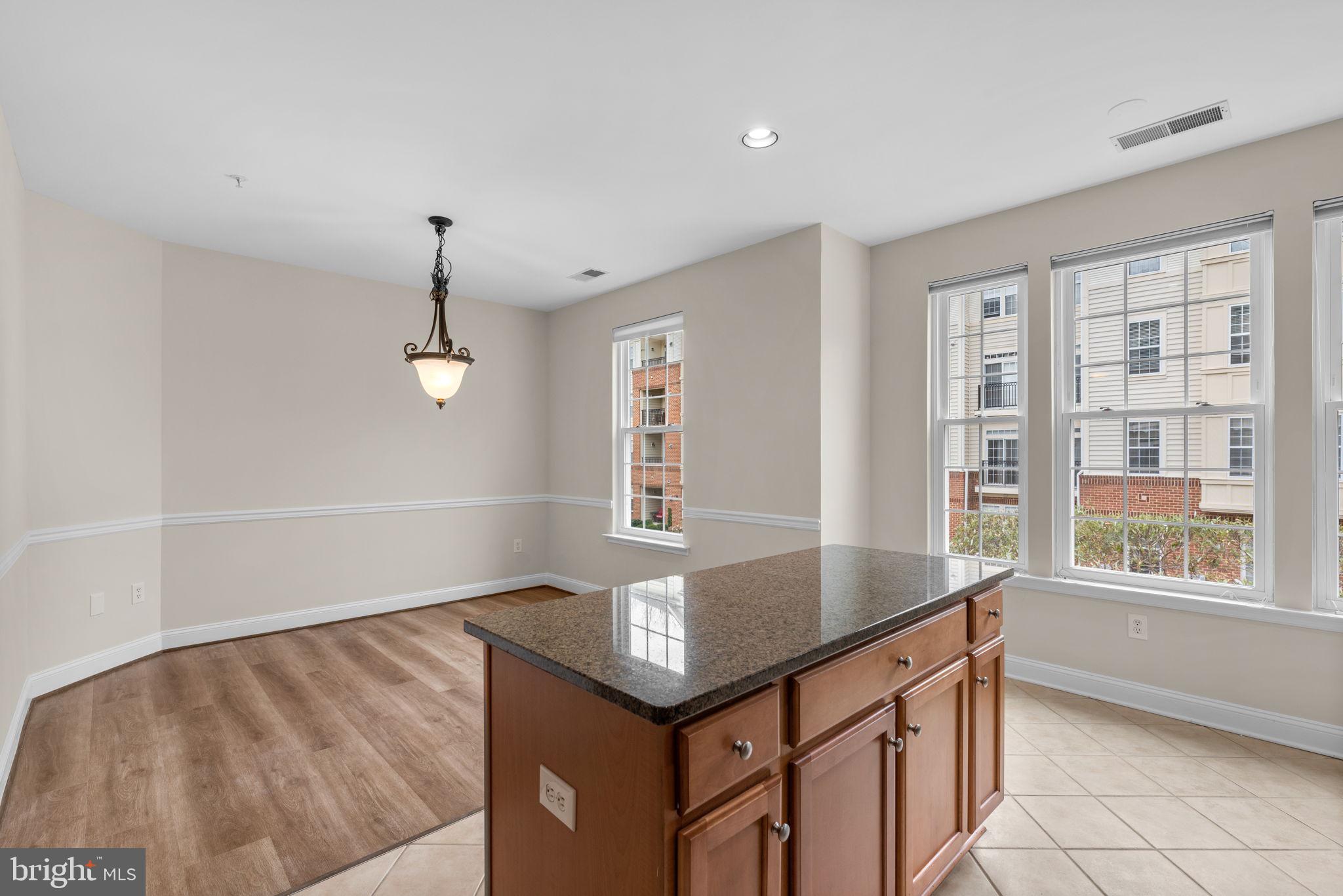 2530 Kensington Gdns #205