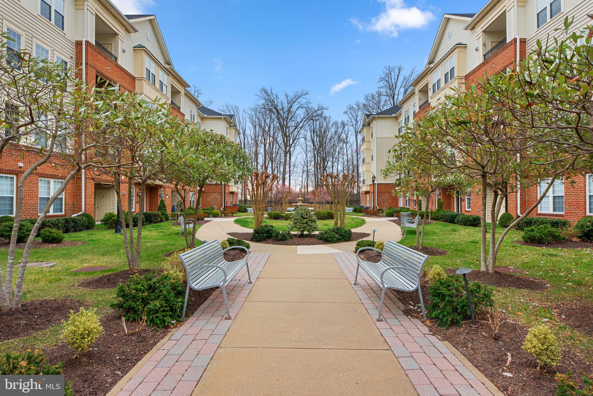 2530 Kensington Gdns #205