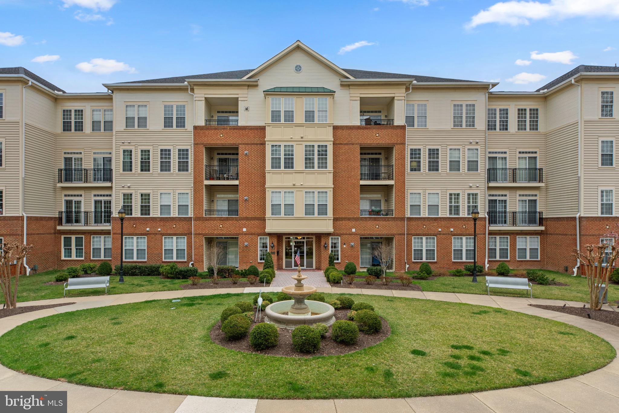 2530 Kensington Gdns #205