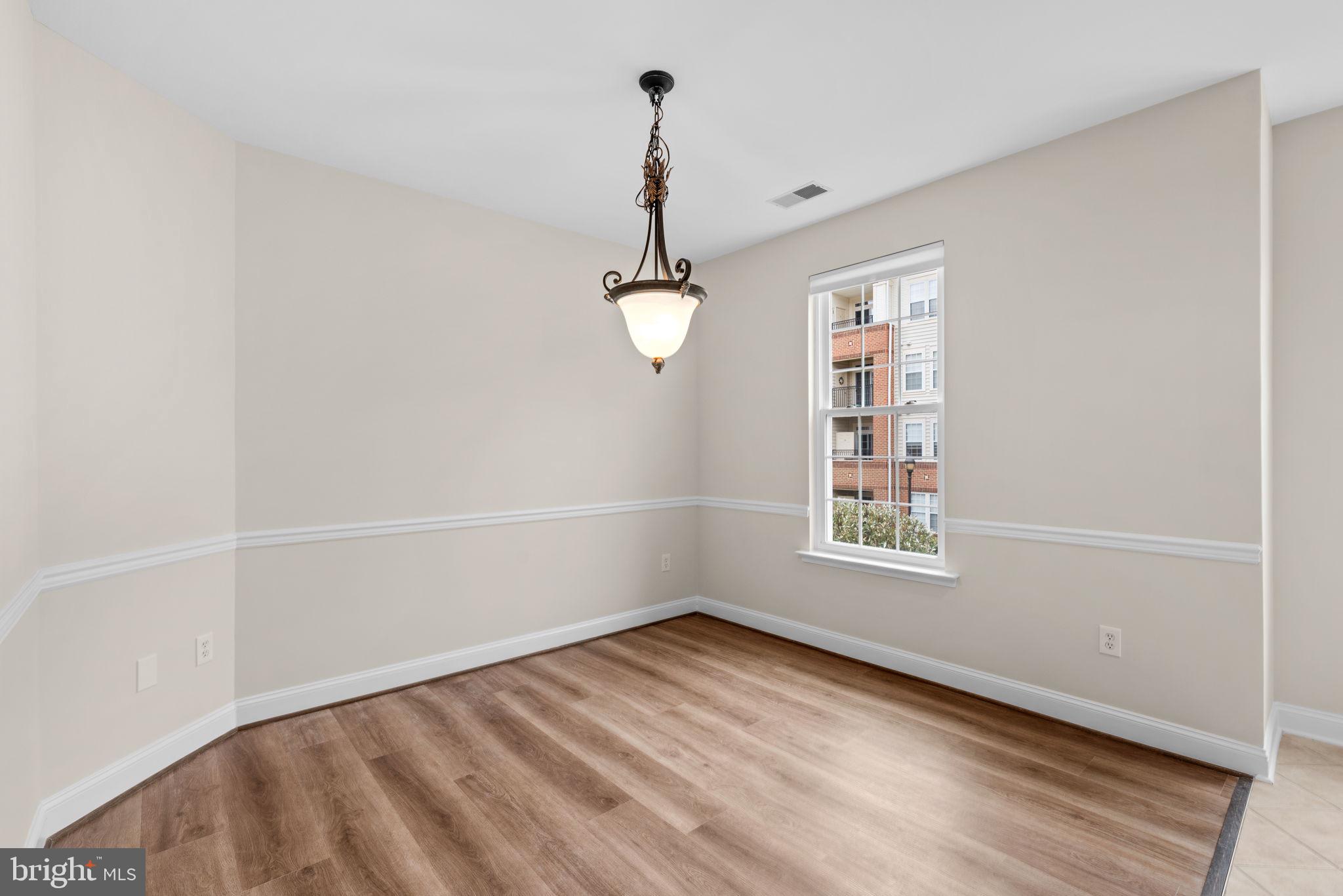 2530 Kensington Gdns #205