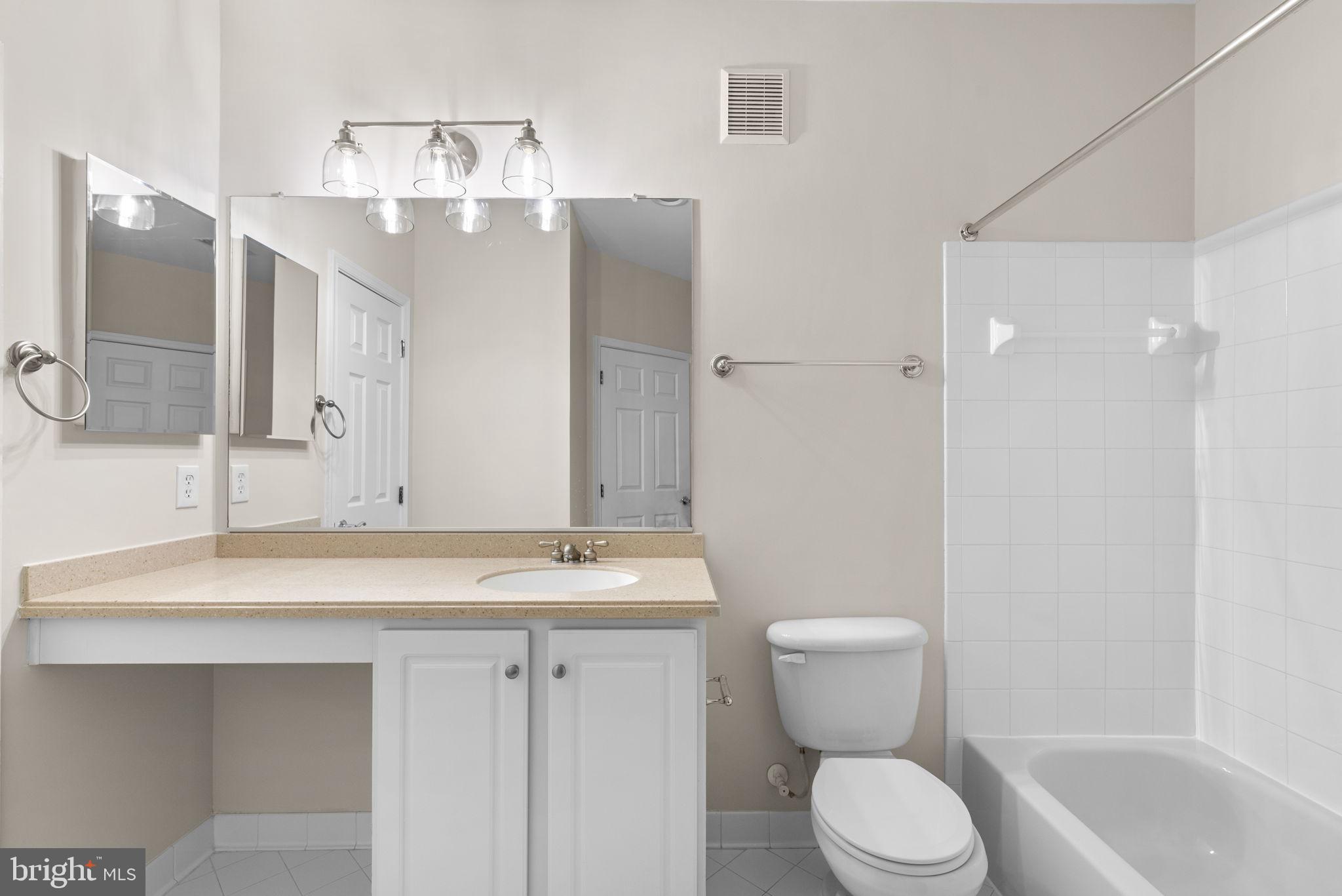 2530 Kensington Gdns #205