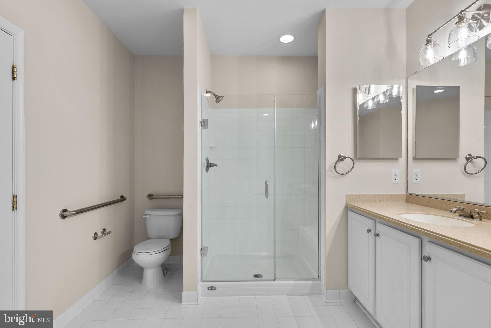 2530 Kensington Gdns #205