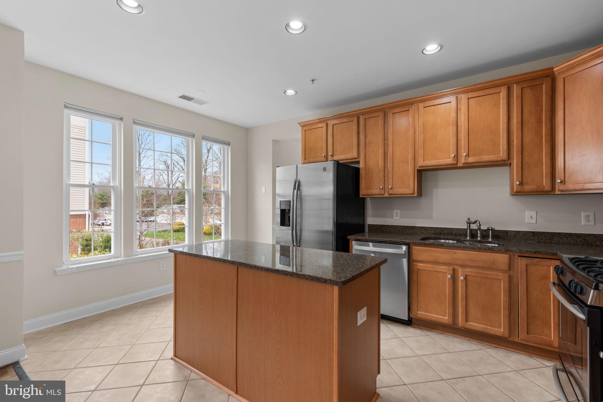 2530 Kensington Gdns #205