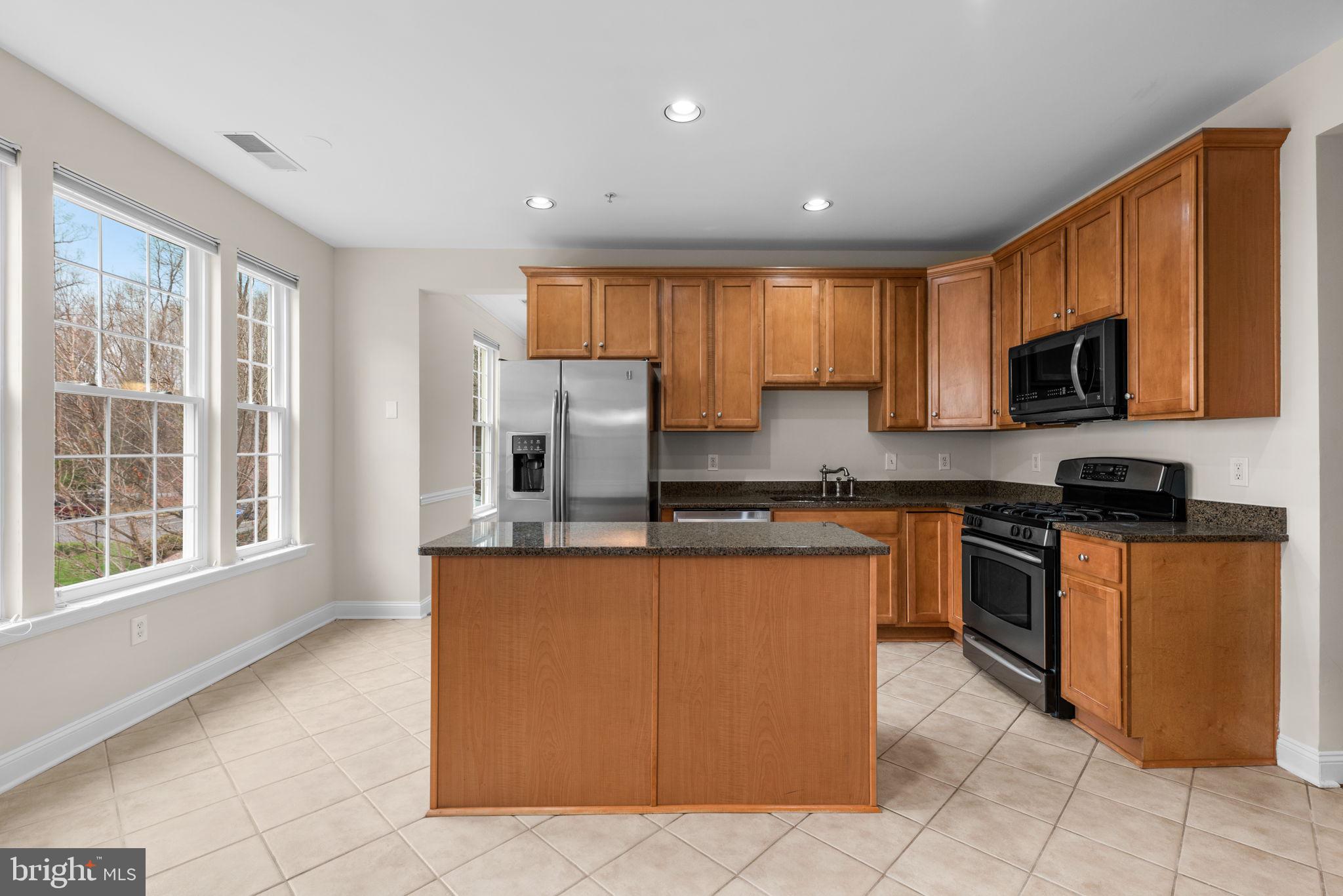 2530 Kensington Gdns #205