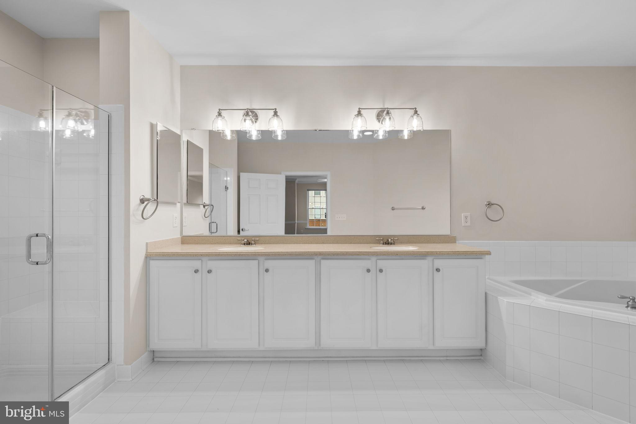 2530 Kensington Gdns #205