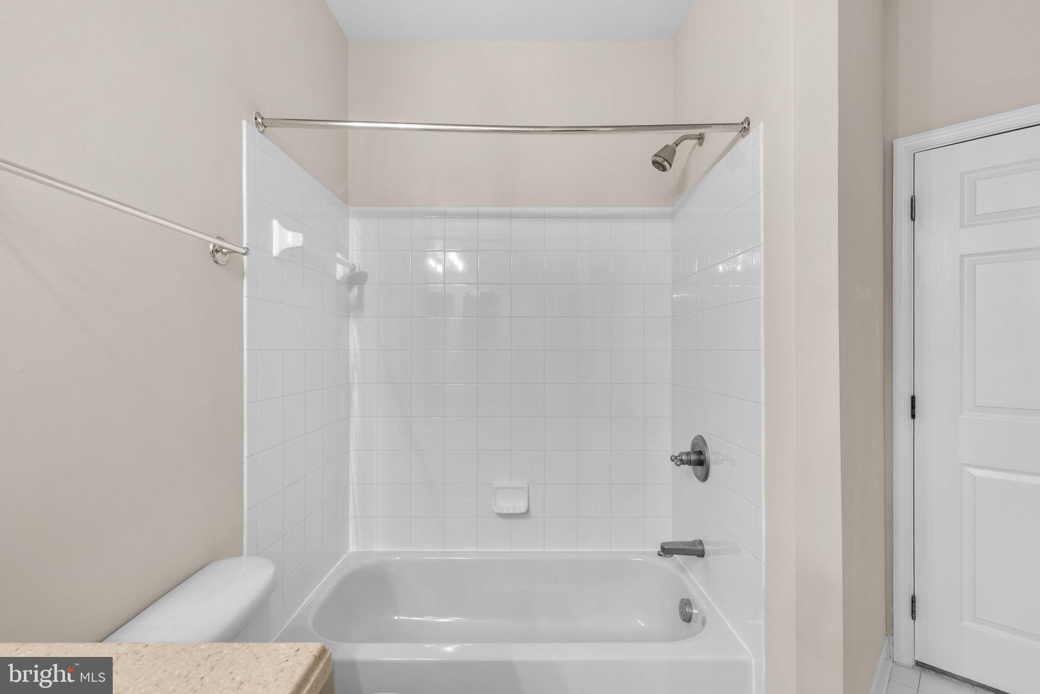 2530 Kensington Gdns #205