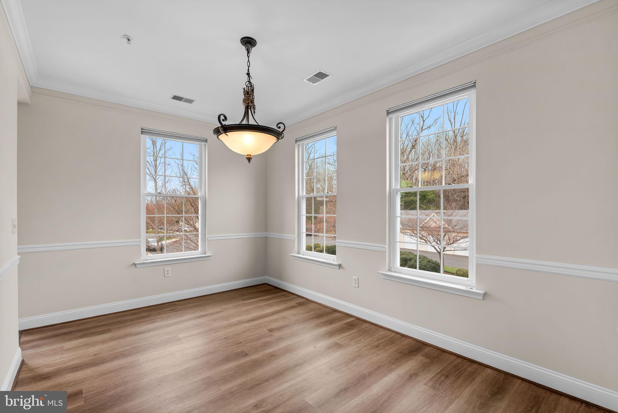 2530 Kensington Gdns #205