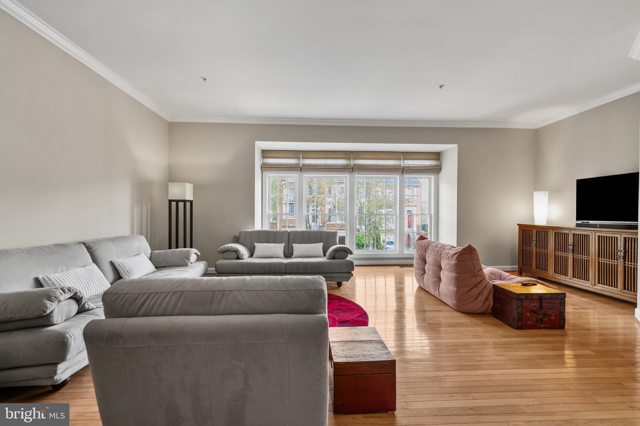 10728 Folkestone Way