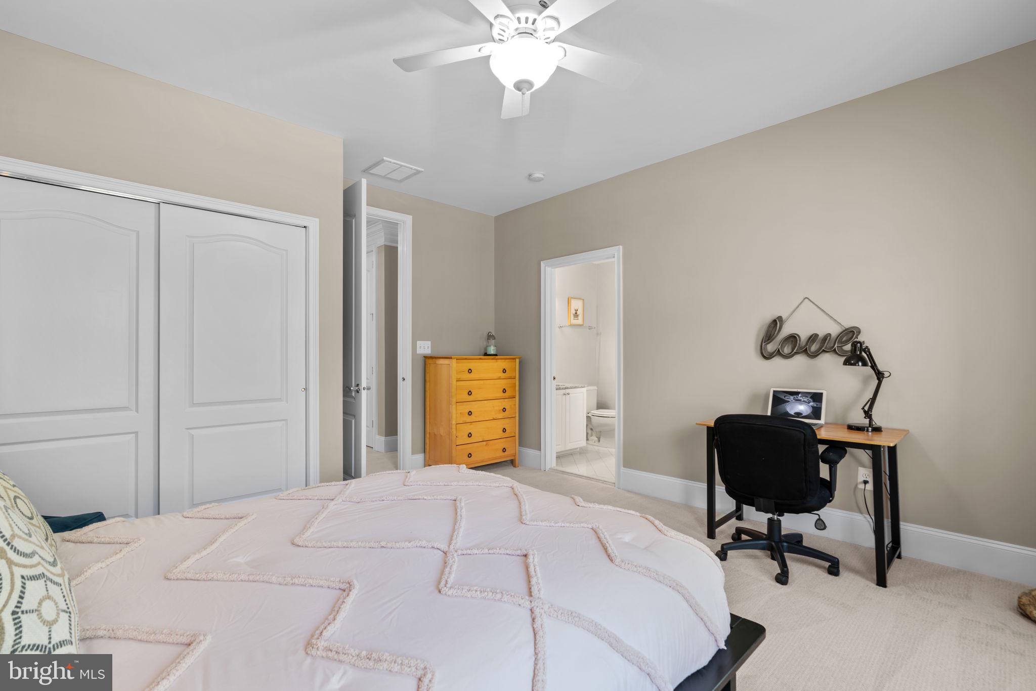 4935 Valley View Overlook