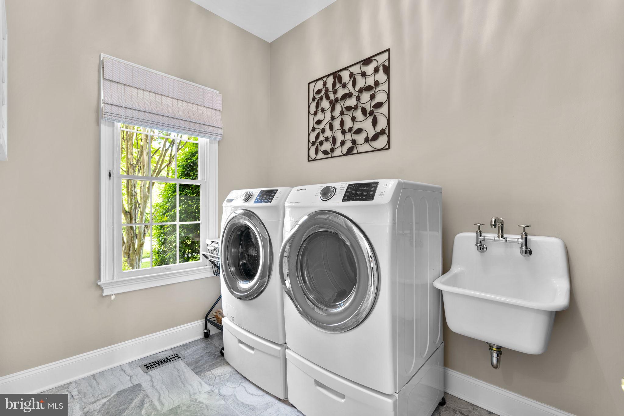 4935 Valley View Overlook