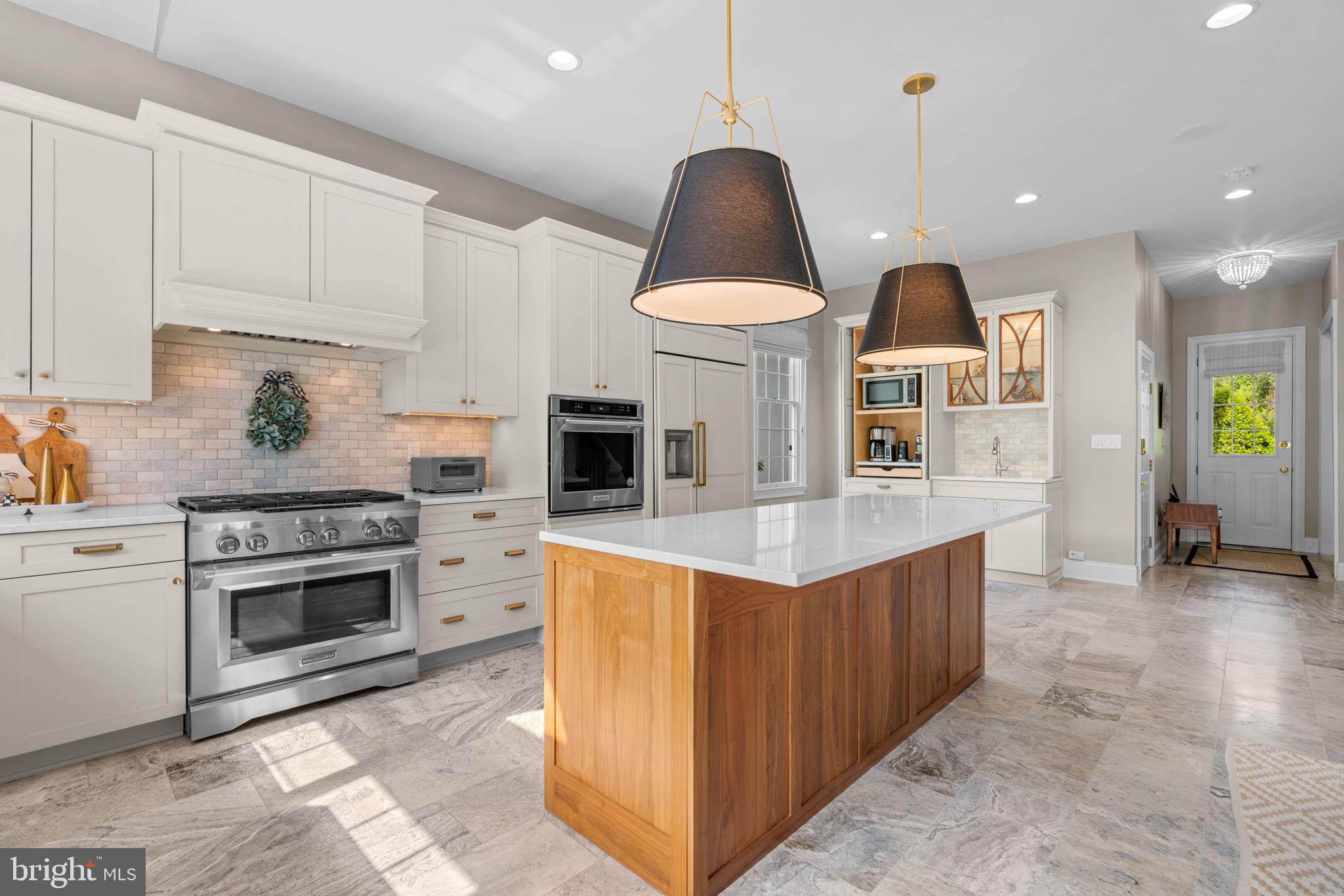 4935 Valley View Overlook