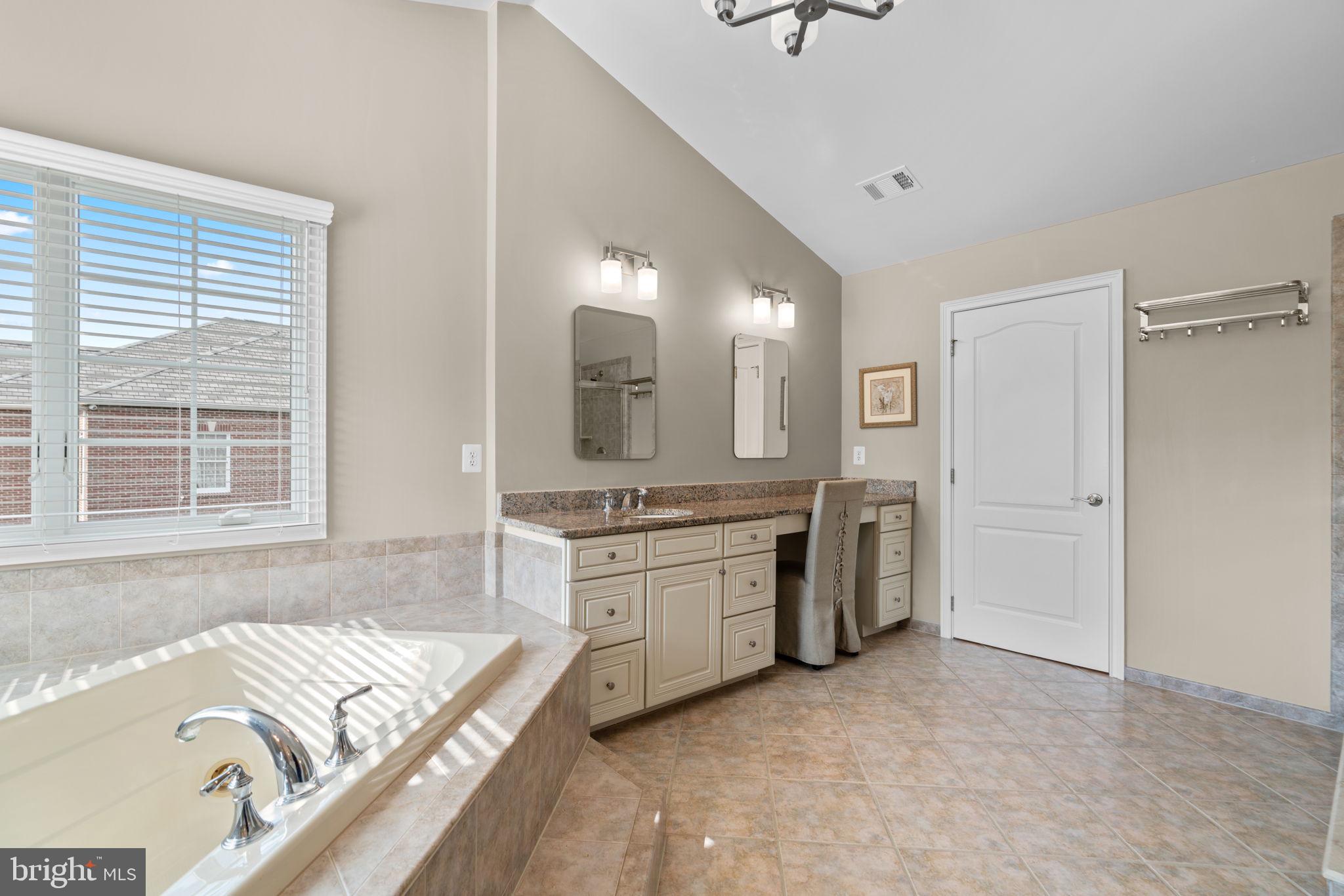 4935 Valley View Overlook