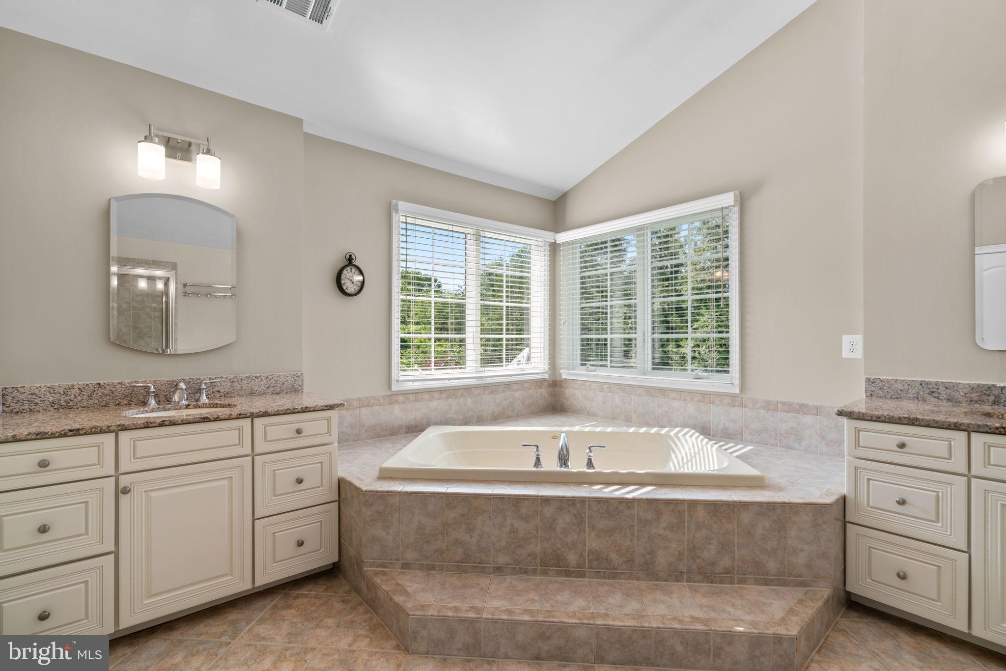 4935 Valley View Overlook