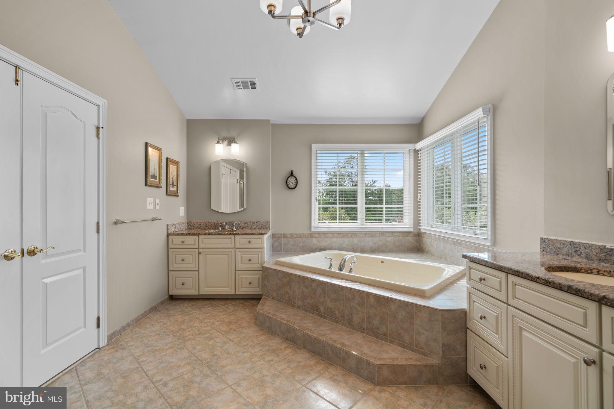 4935 Valley View Overlook