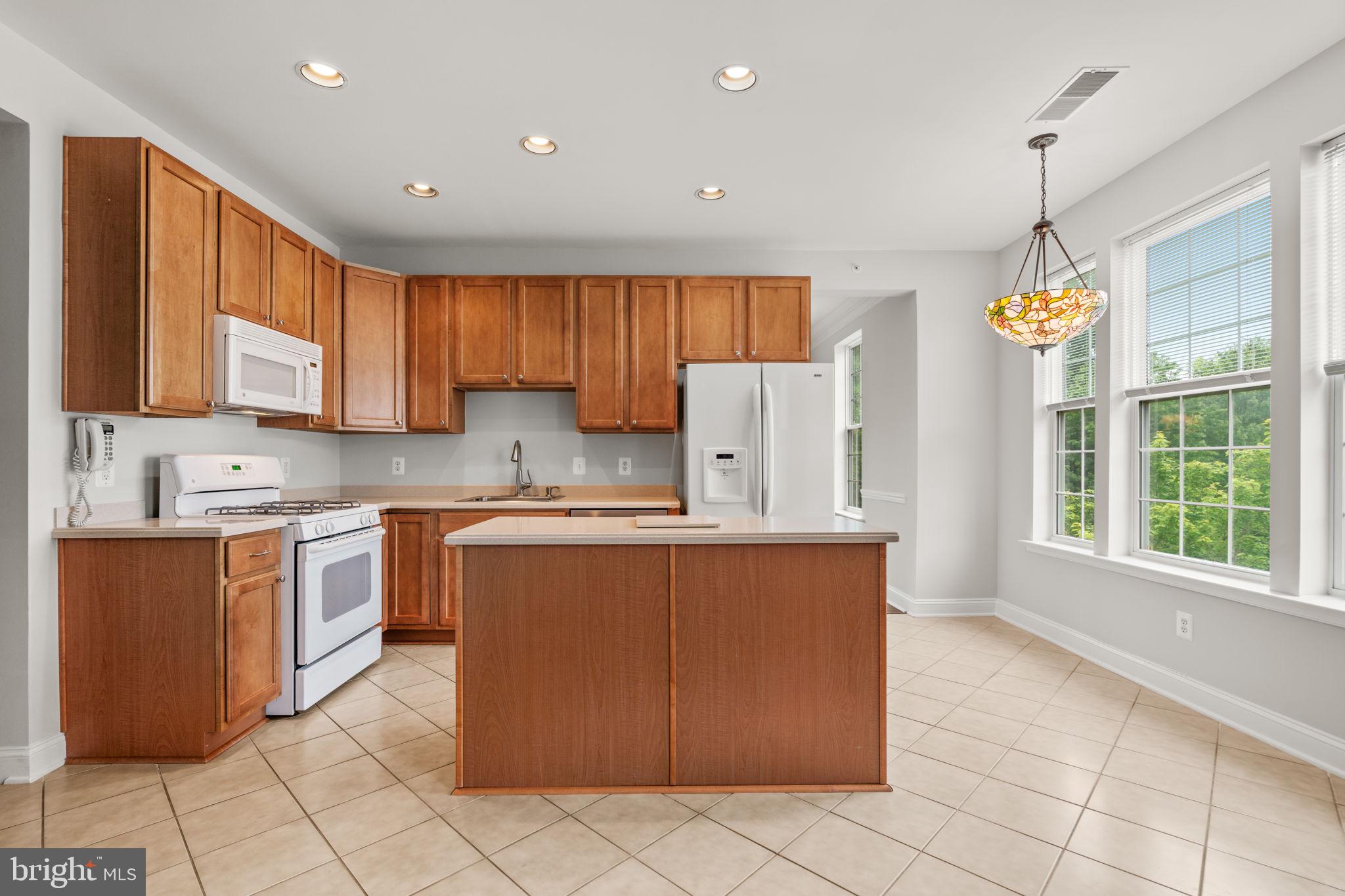 2520 Kensington Gdns #403