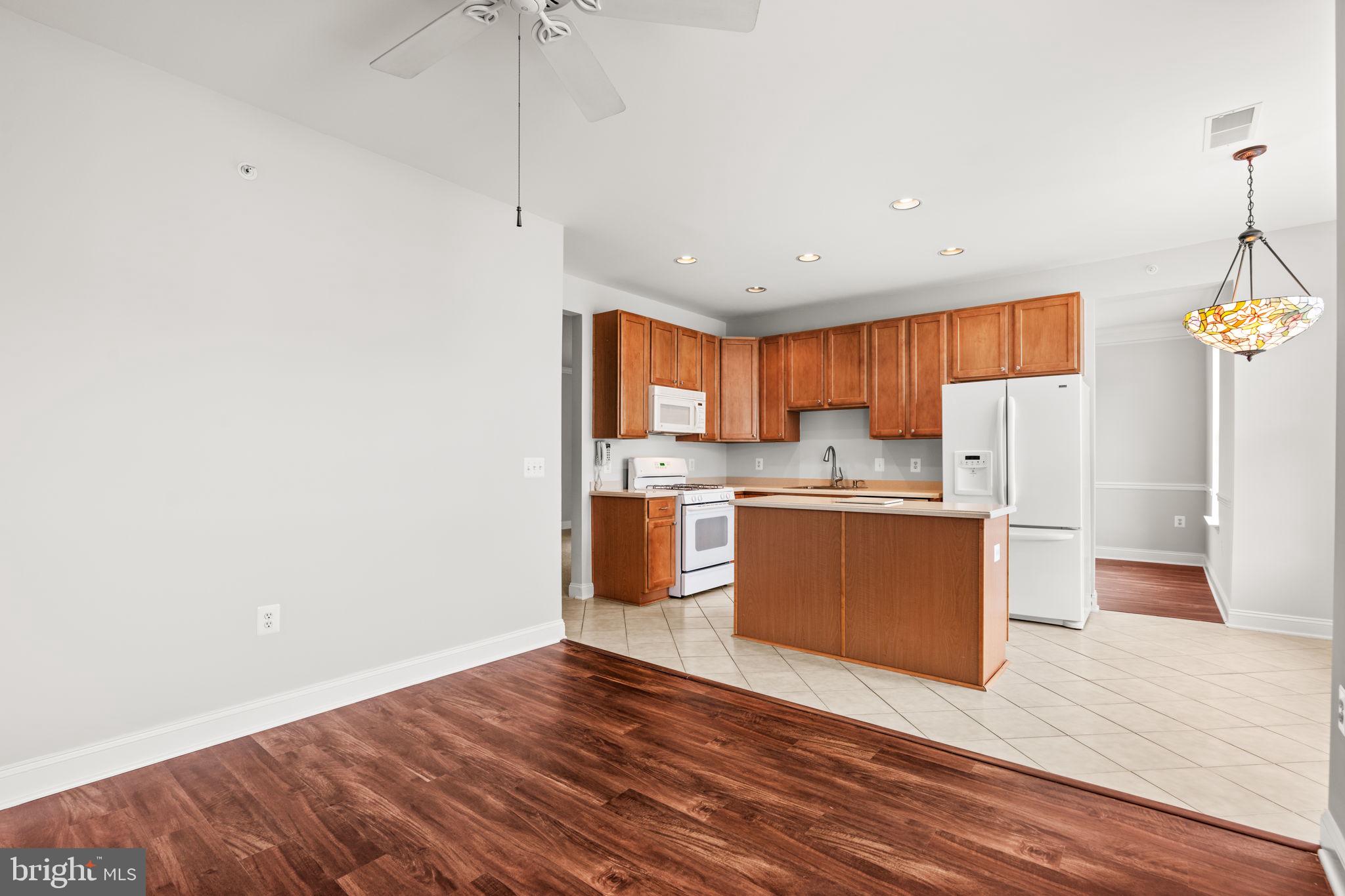 2520 Kensington Gdns #403